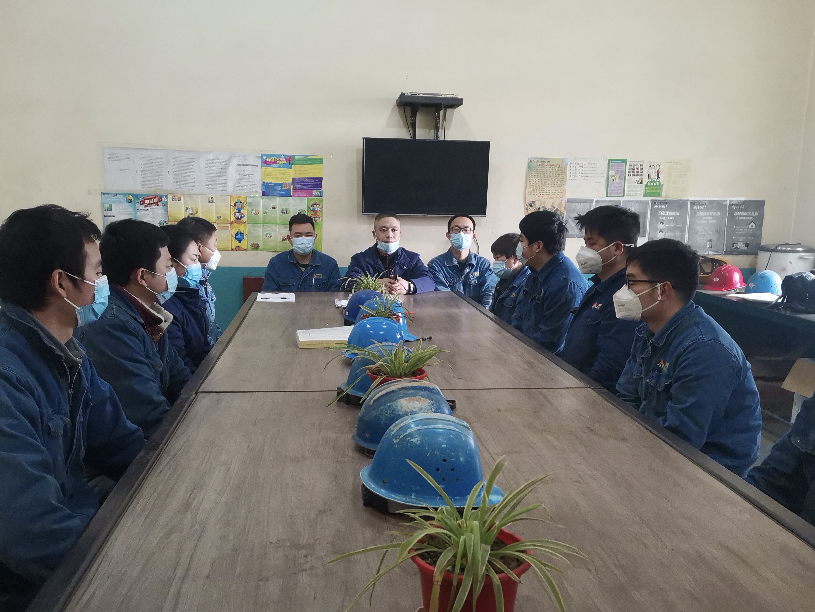 再出实招，筑牢安全防线