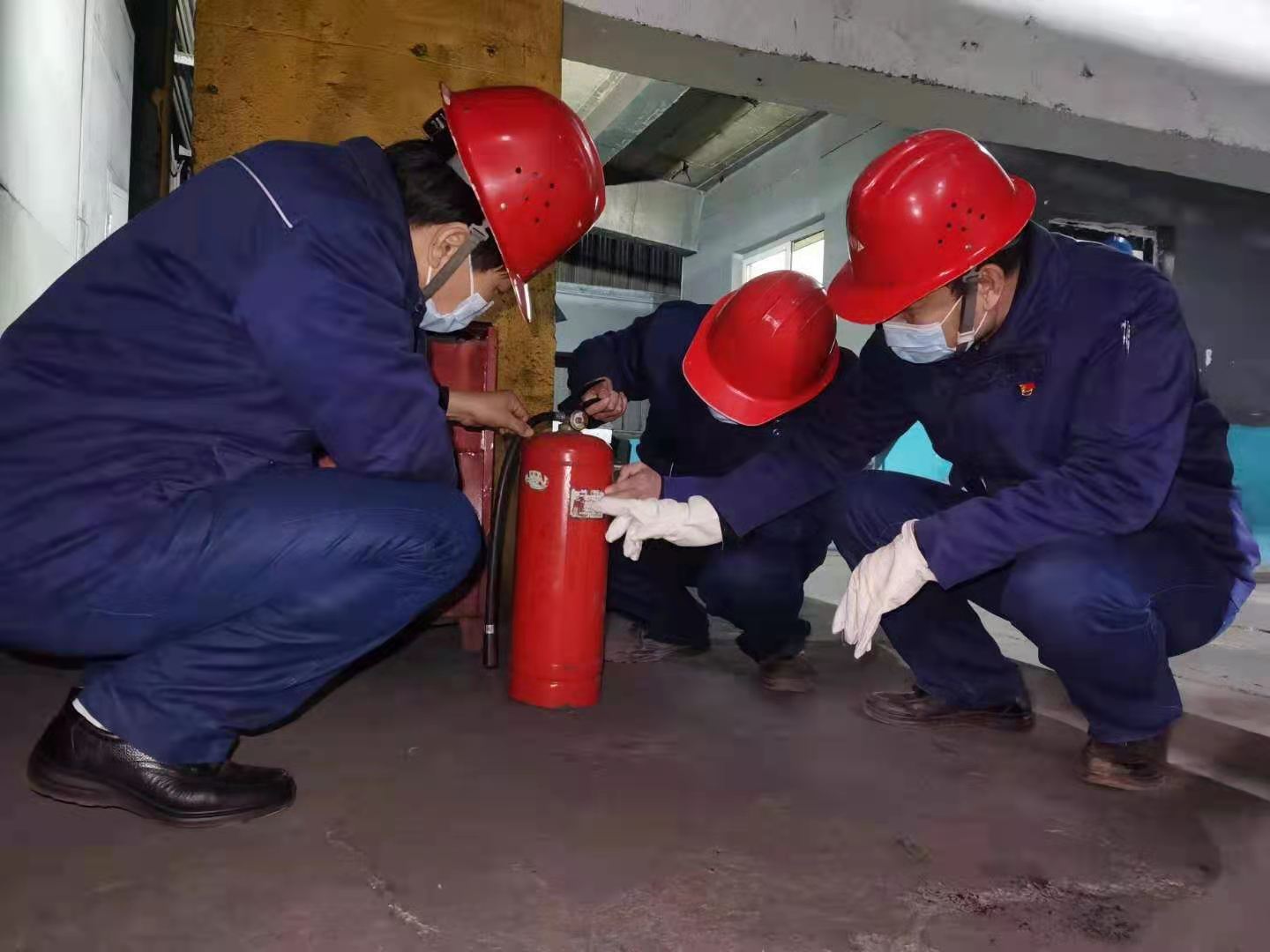 再出实招，筑牢安全防线