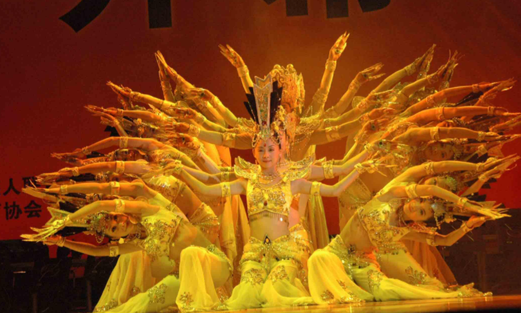 聚集闪光点   铸就新辉煌 ——观《千手观音》有感