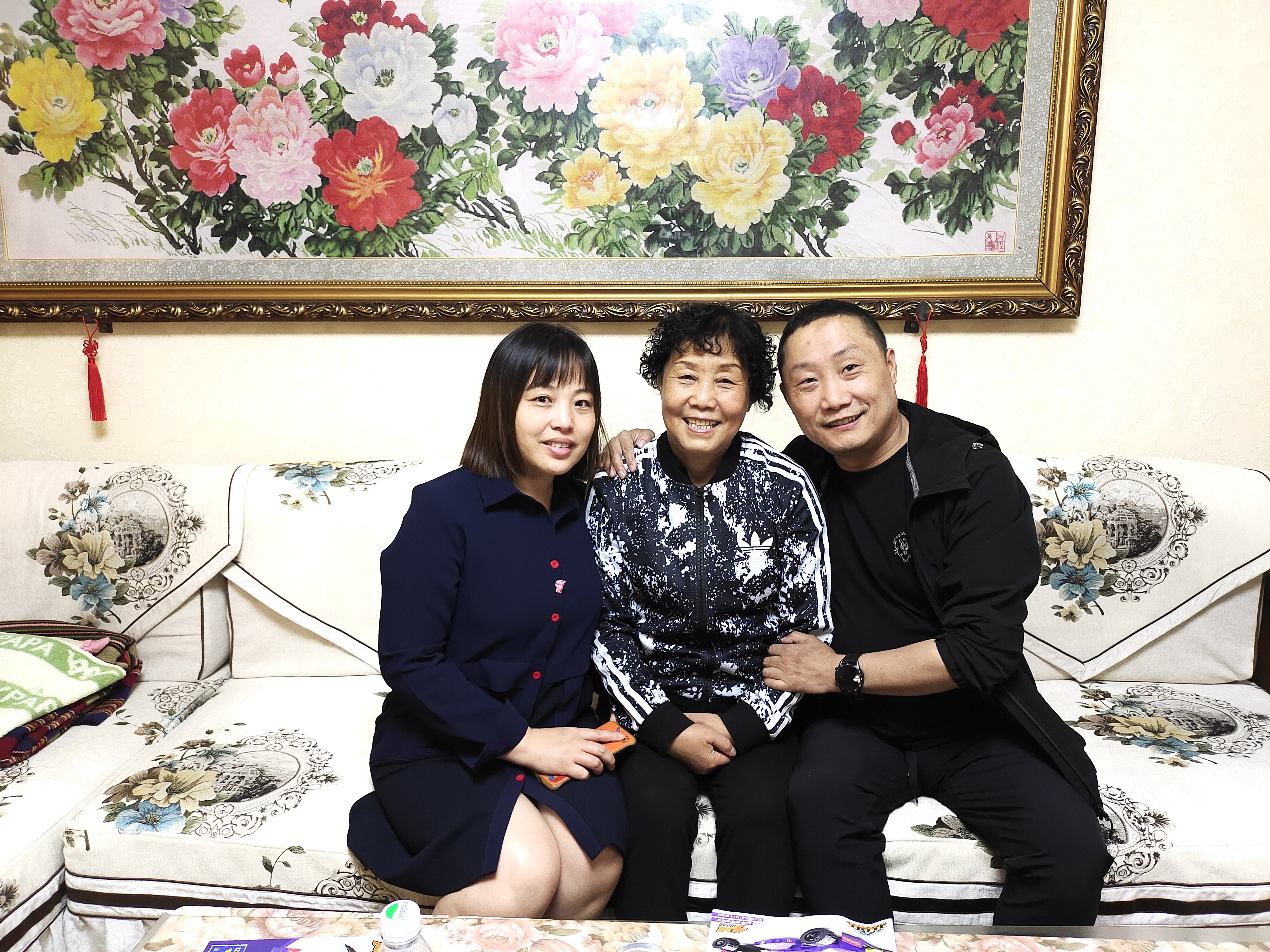 今天，我们把朋友圈留给她……