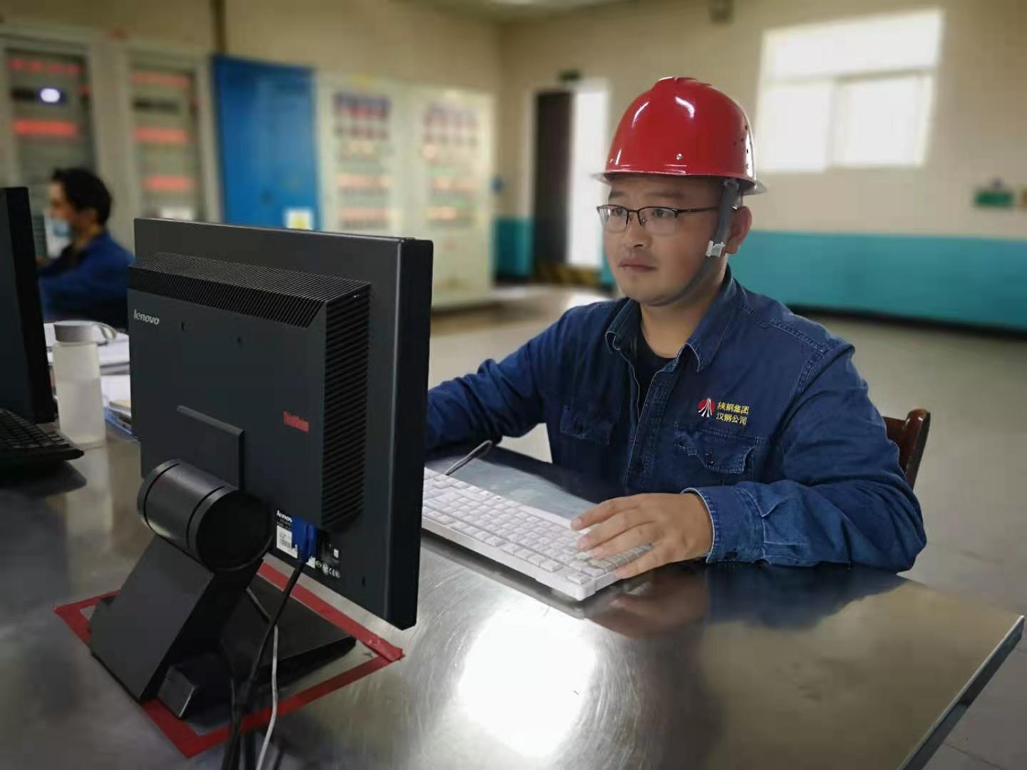 平凡岗位铸“匠心” ——记陕钢集团“首届工匠”彭雅璐 平凡岗位铸“匠心” ——记陕钢集团“首届工匠”彭雅璐