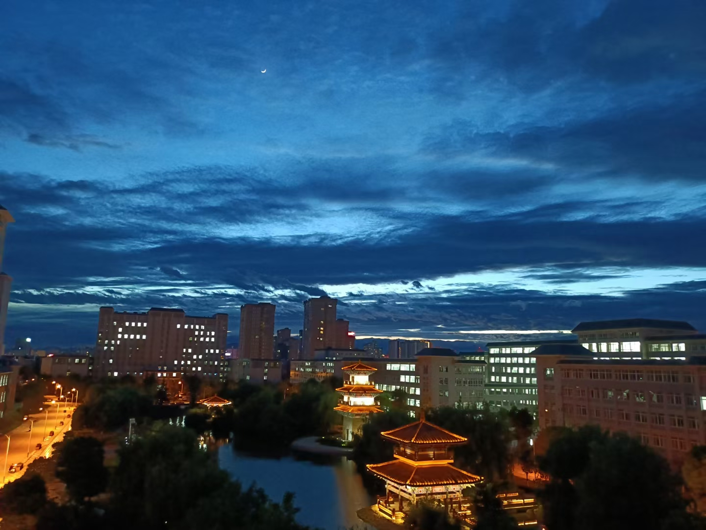 生在红旗下，活在春风里