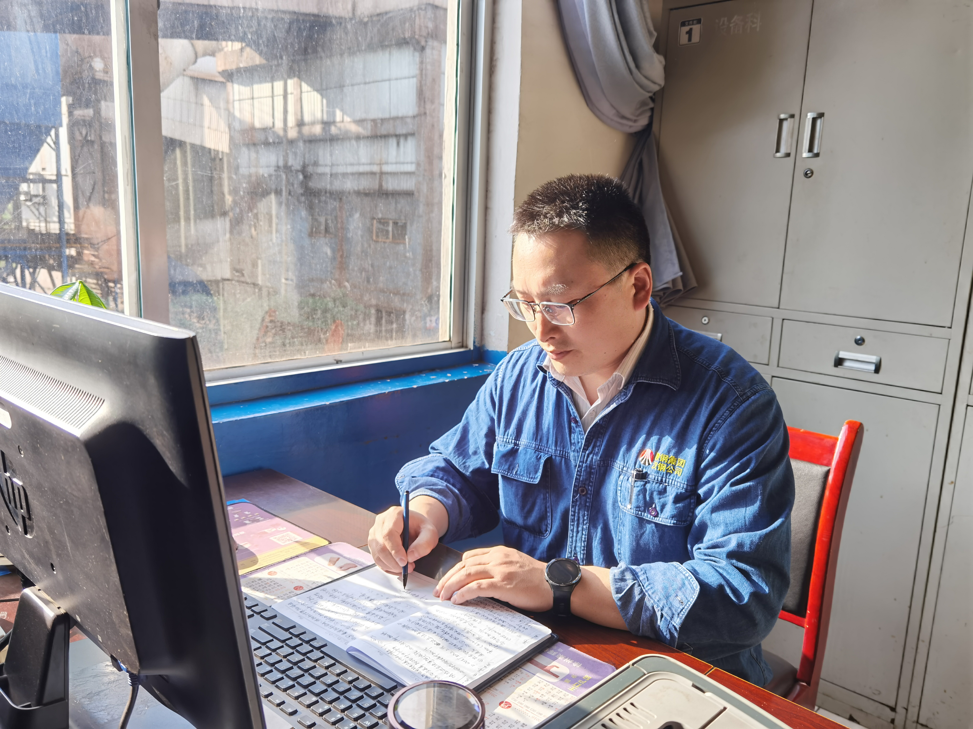 一个妻子眼里的劳模丈夫