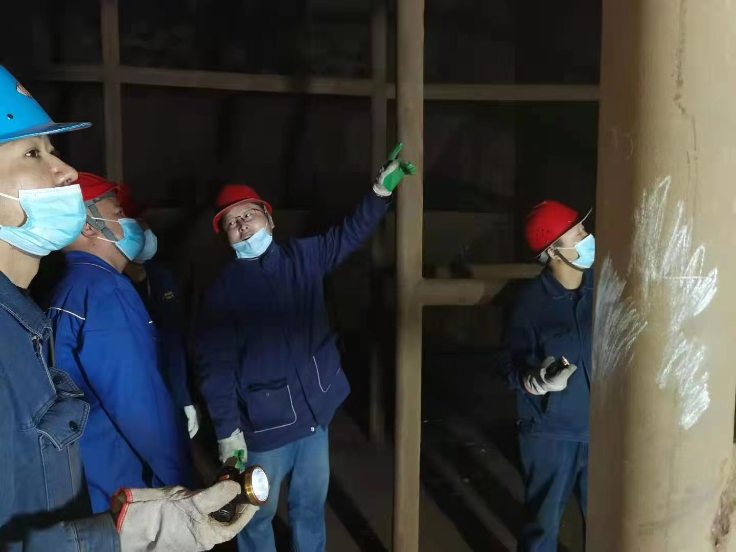 一个妻子眼里的劳模丈夫