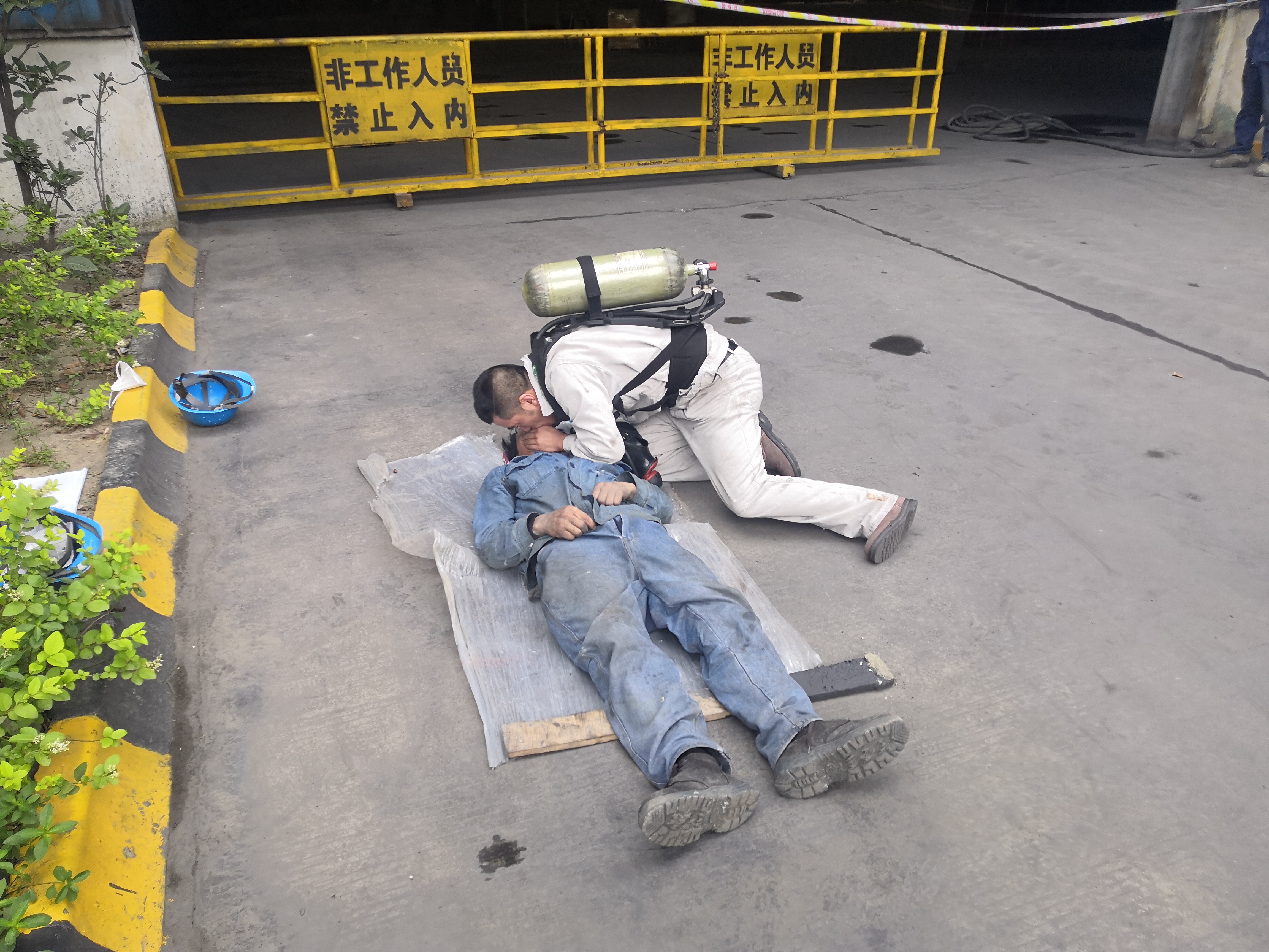 “一二三四”,安全畅行齐步走 “一二三四”,安全畅行齐步走