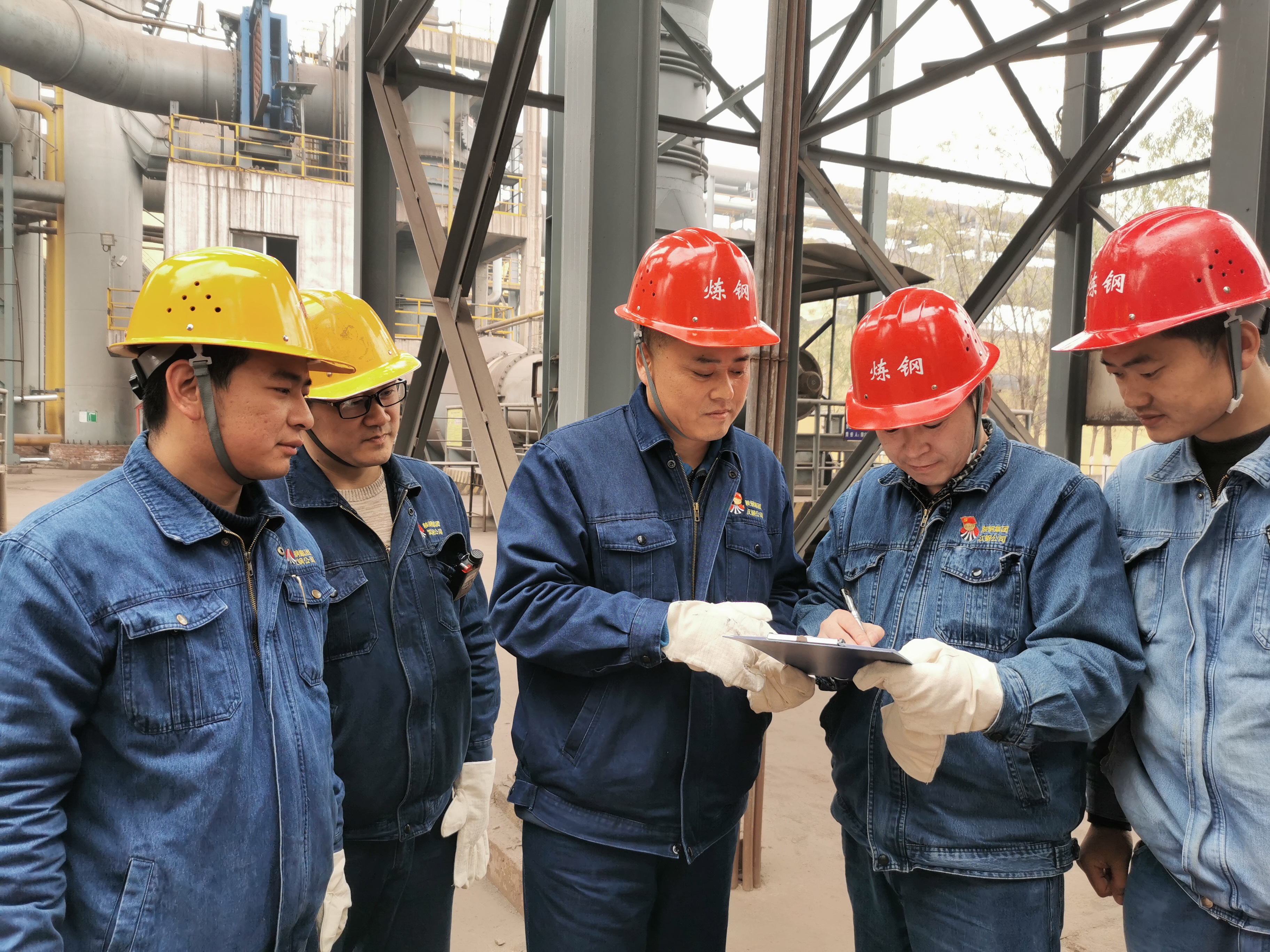 “一二三四”,安全畅行齐步走 “一二三四”,安全畅行齐步走