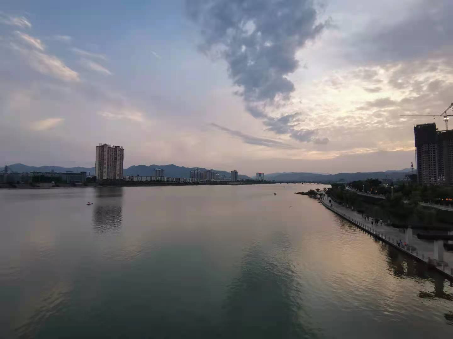 悠悠夏日长 悠悠夏日长