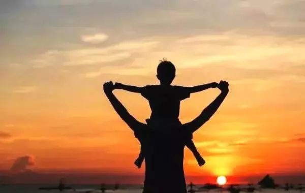 再忆与父过往  深爱伴我成长