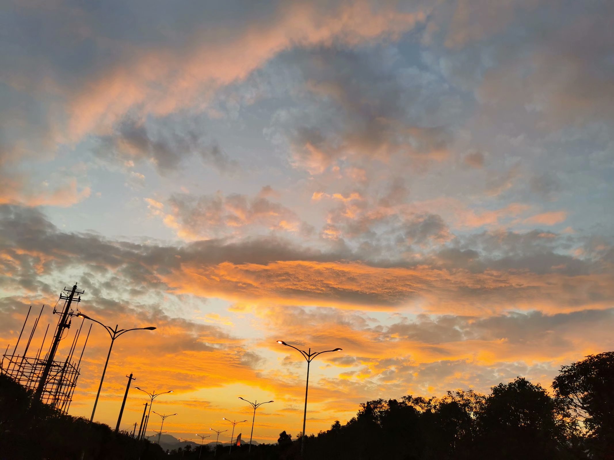 钢城夏天三部曲