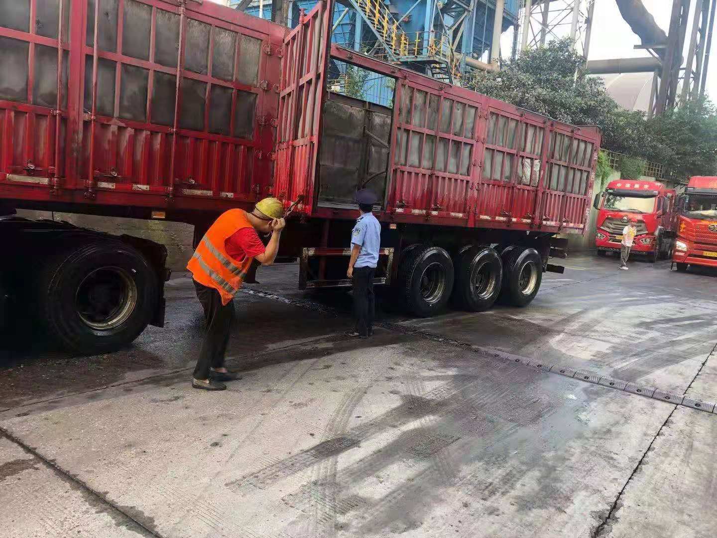 精准施策 筑牢安全“铜墙铁壁”—保卫部安全工作再落实、再强化、再夯实 精准施策 筑牢安全“铜墙铁壁”—保卫部安全工作再落实、再强化、再夯实