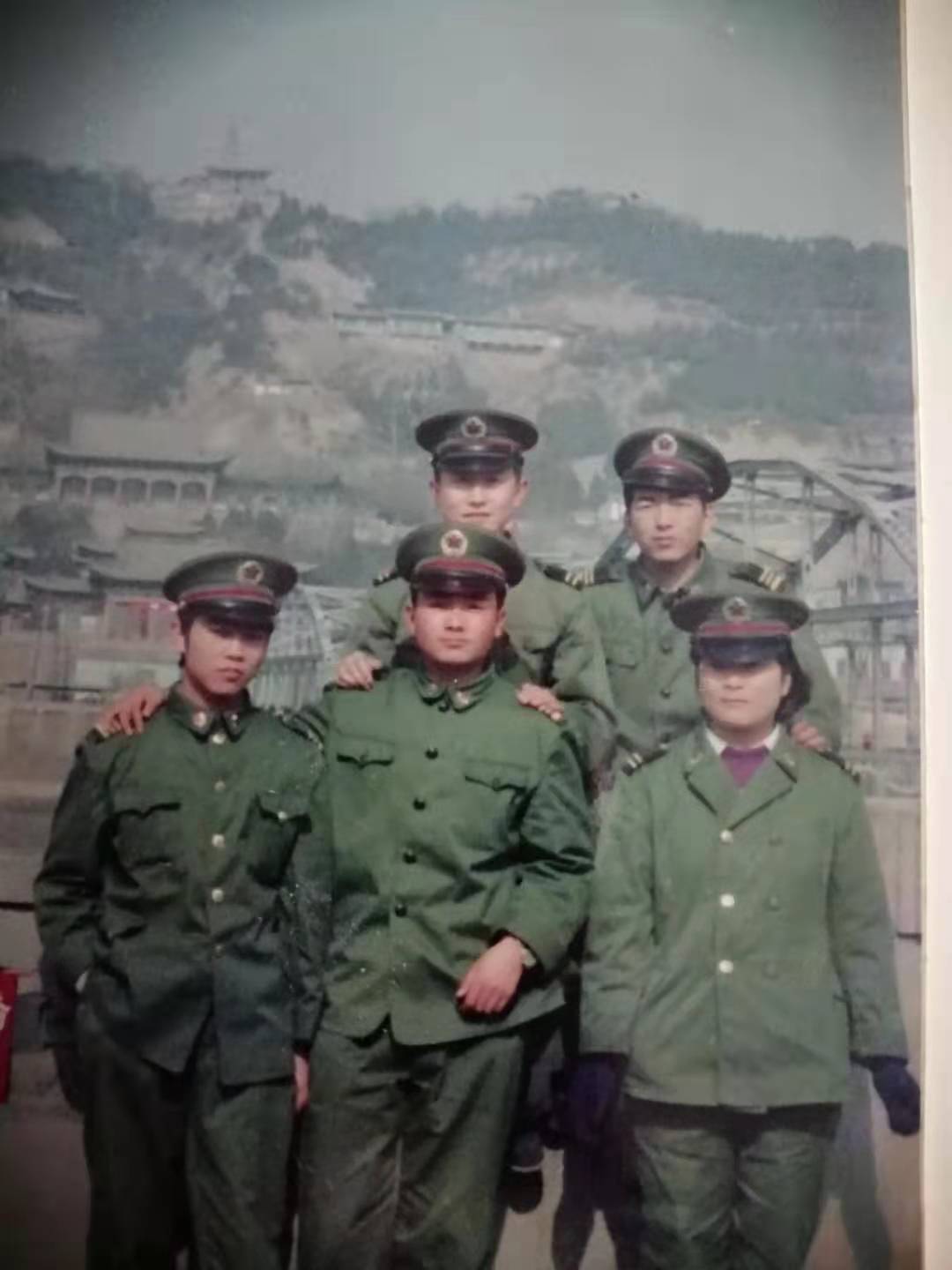 忆往昔  回味战友情