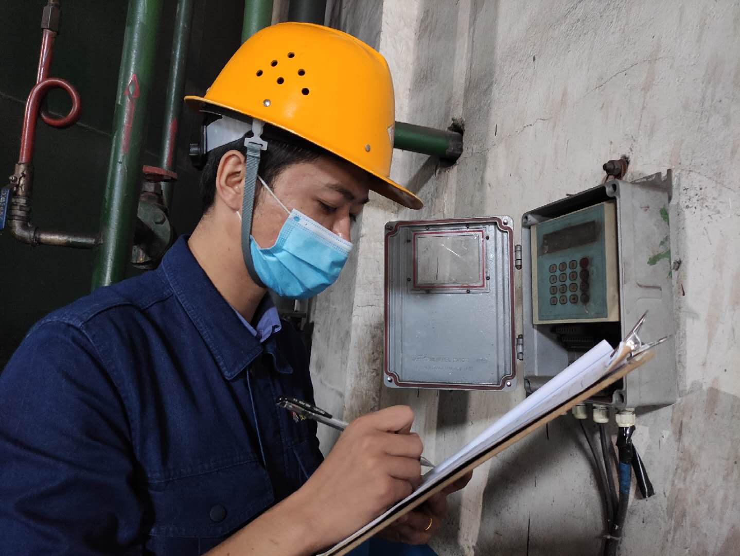 严守疫情防控和安全生产“双防线” 严守疫情防控和安全生产“双防线”