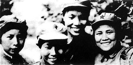 开在悬崖上的巾帼之花 ——学习《浴血奋战的妇女抗日先锋团》有感 开在悬崖上的巾帼之花 ——学习《浴血奋战的妇女抗日先锋团》有感