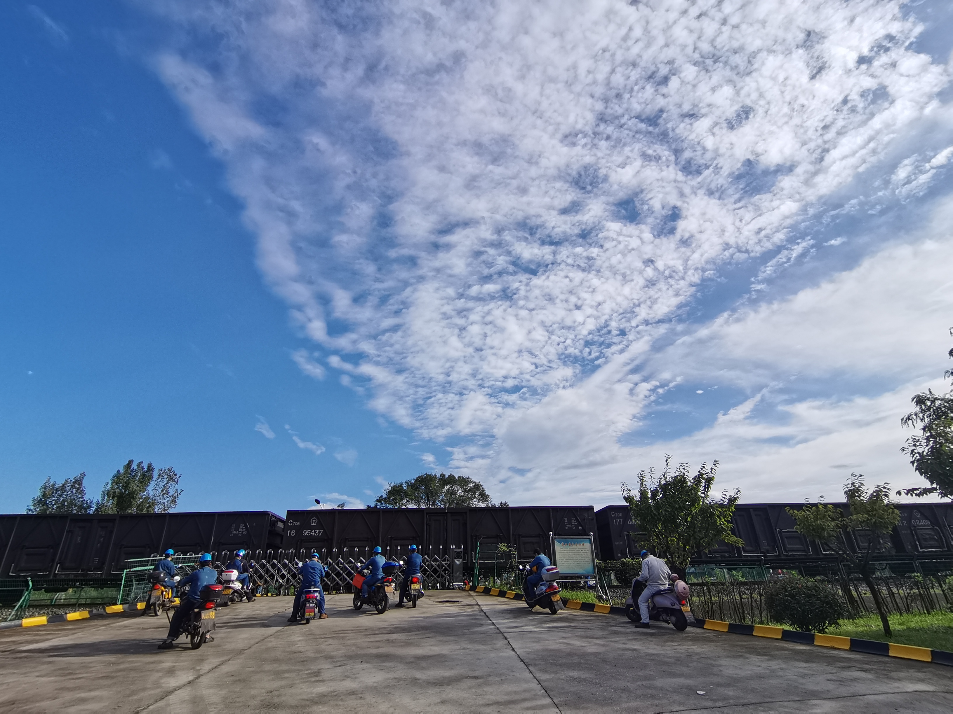 当中秋遇上汉钢蓝