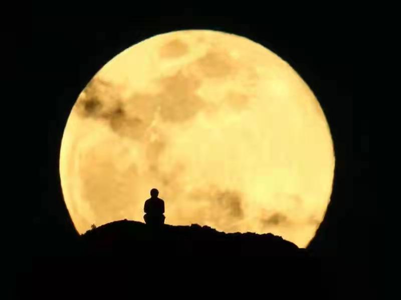 心中的那轮明月