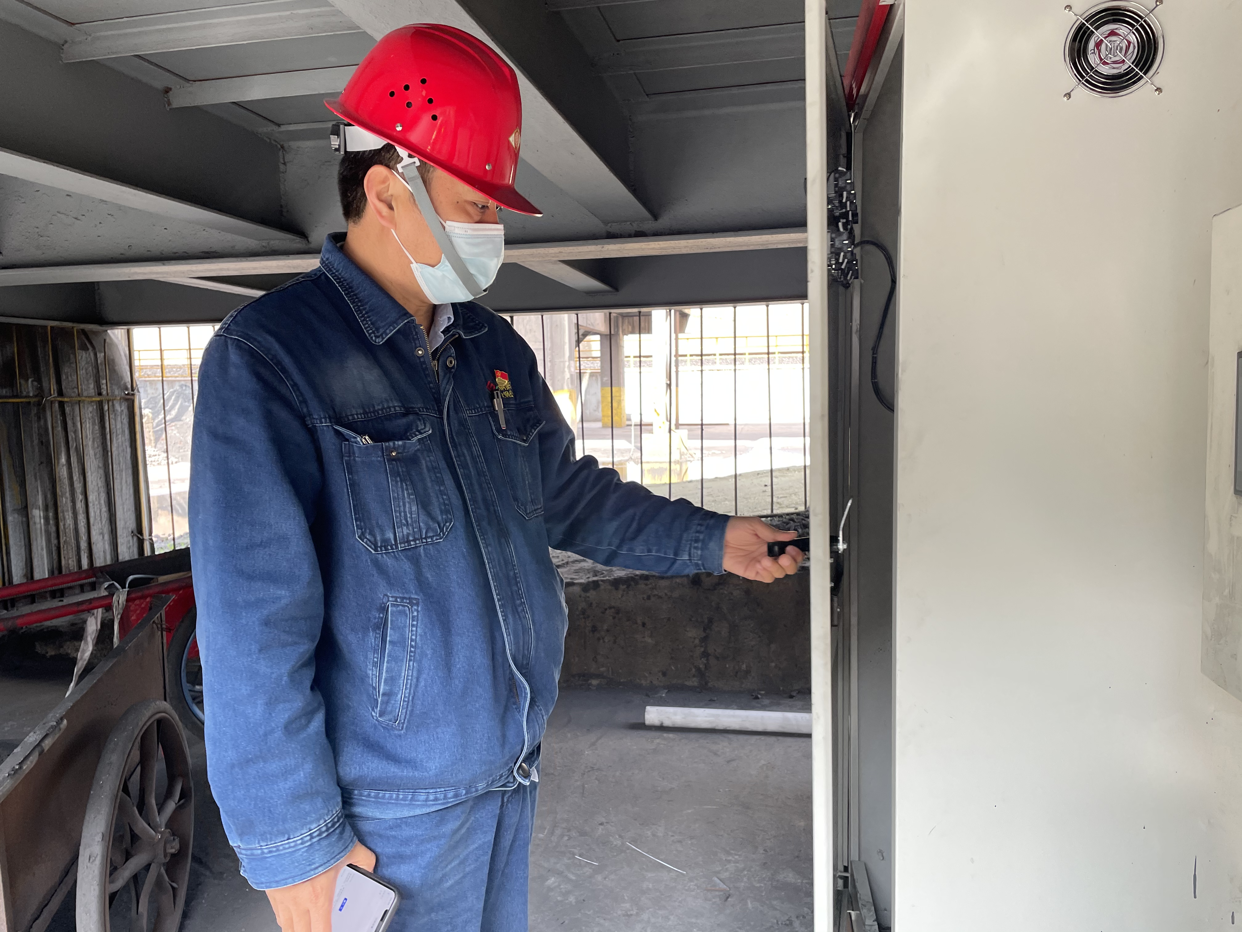 以自我革新之力,砥砺前行之路 ——学习《新时代党员干部自我革命须臾不可放松》有感 以自我革新之力,砥砺前行之路 ——学习《新时代党员干部自我革命须臾不可放松》有感