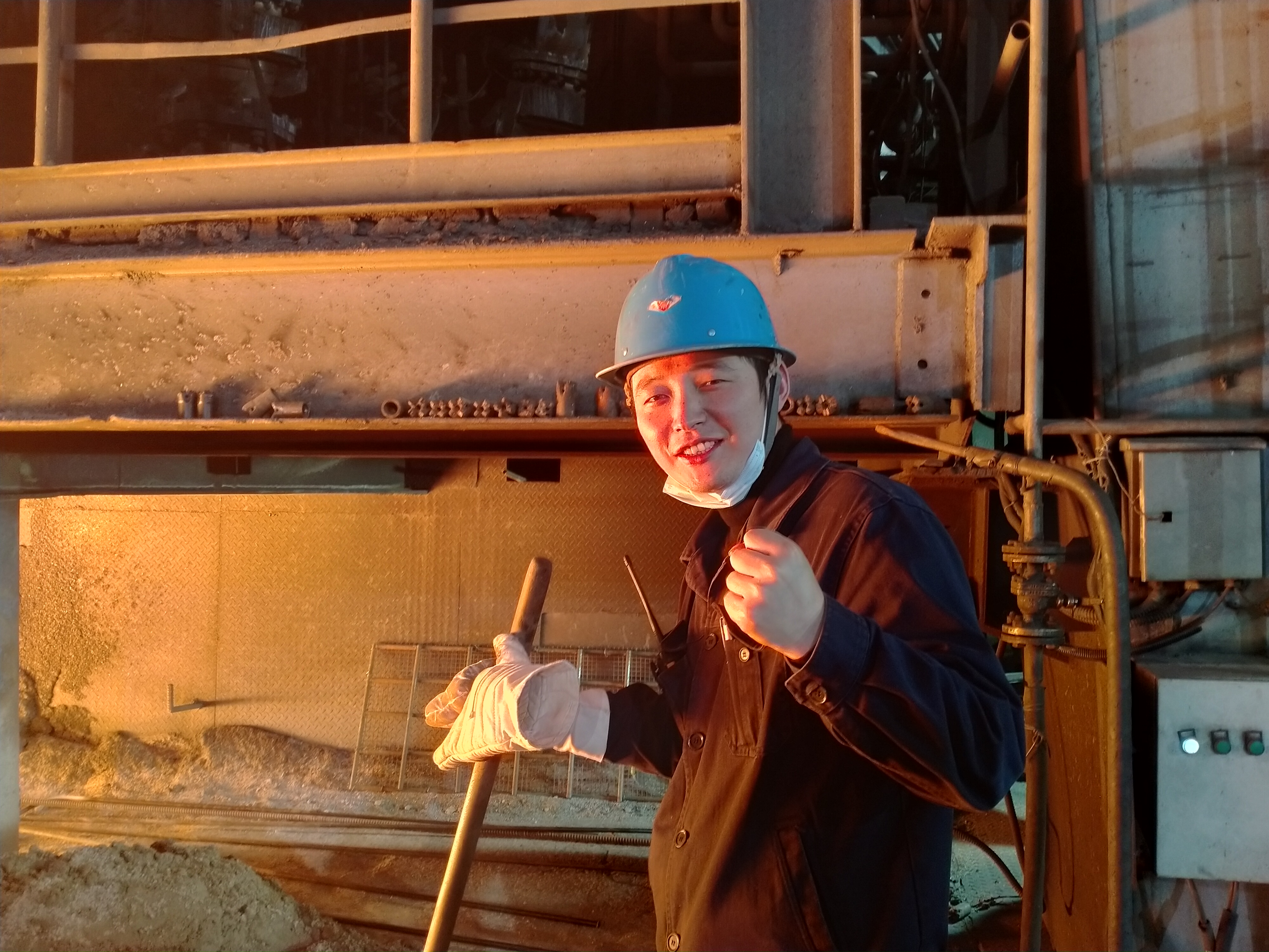 钢城秋色醉人心 十月奋斗正当时