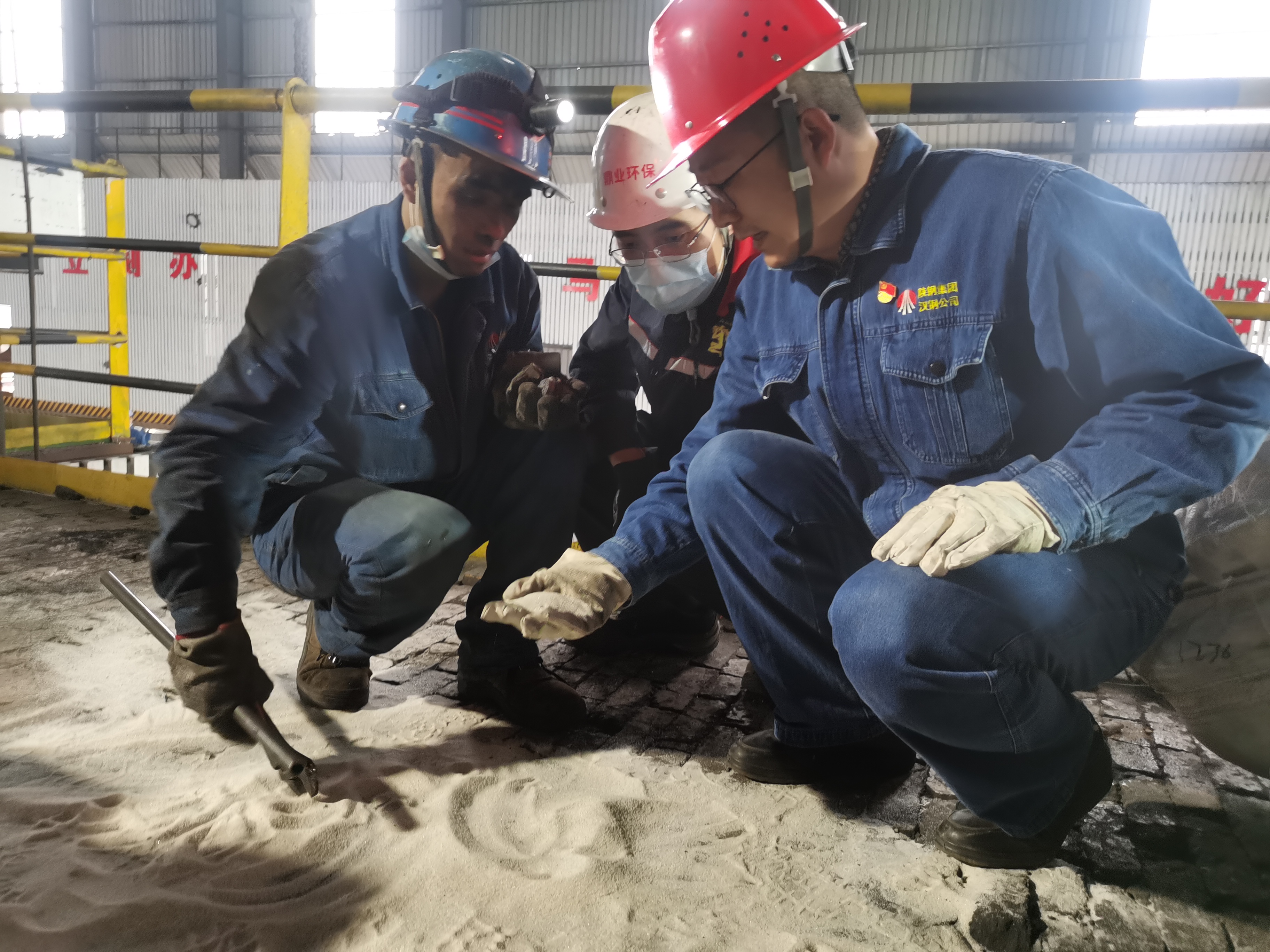 奋战“收官季” 安全“紧相随”