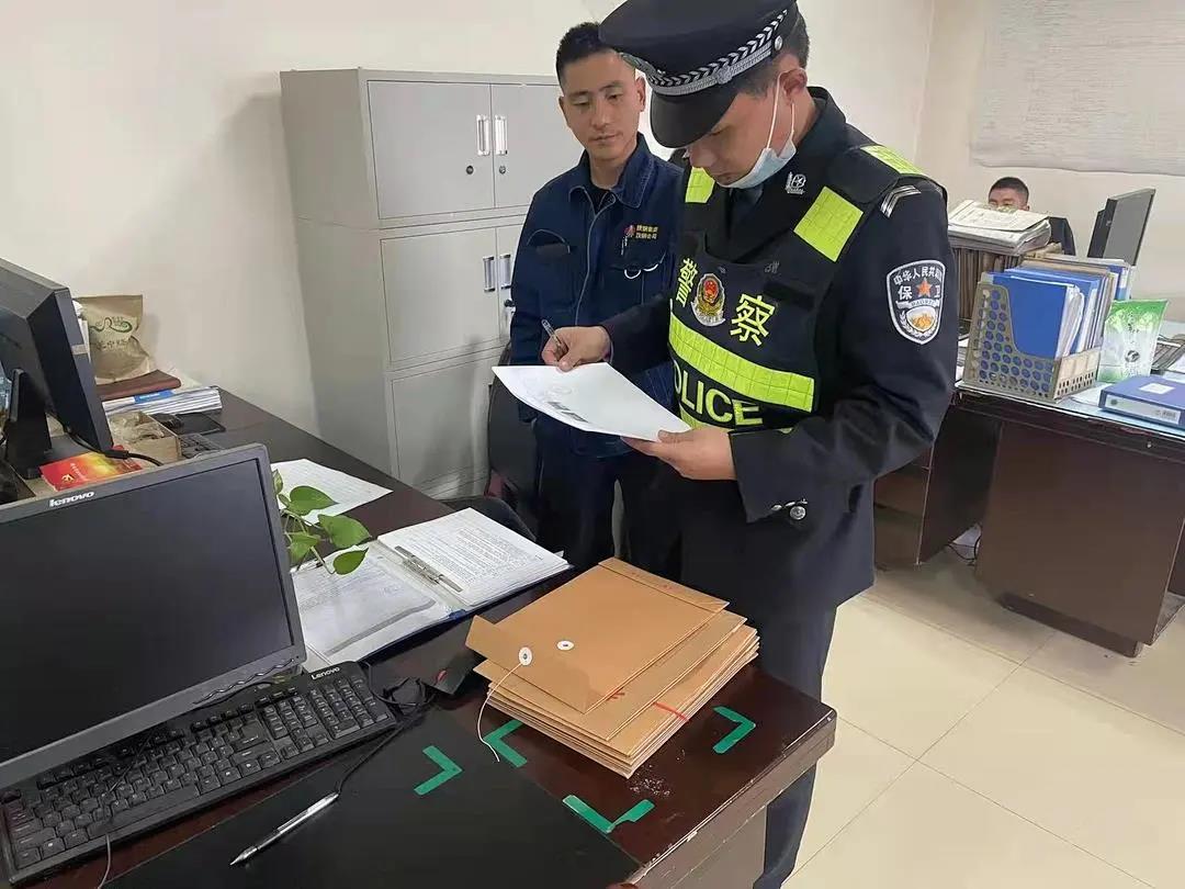 拉亮“警示灯” 念好“紧箍咒”,守住交通安全生命线 拉亮“警示灯” 念好“紧箍咒”,守住交通安全生命线