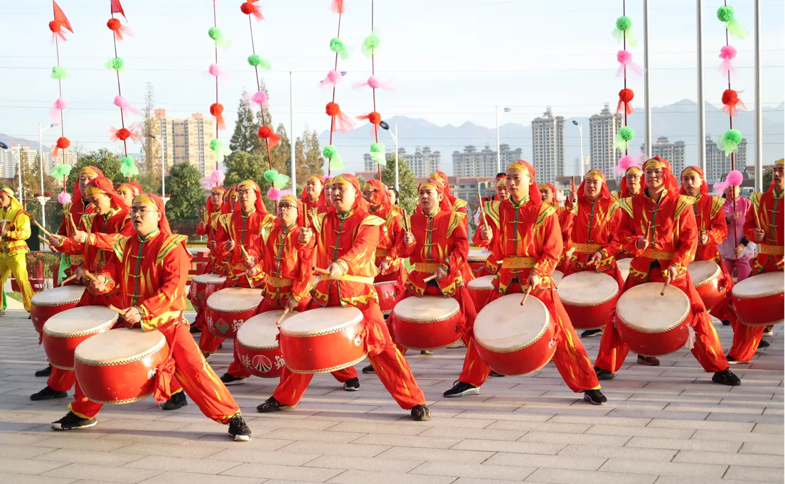 “鼓舞”汉钢 “鼓舞”汉钢