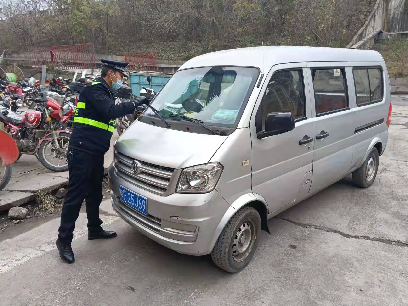 严管细查 以实际行动织牢道路安全防线 严管细查 以实际行动织牢道路安全防线