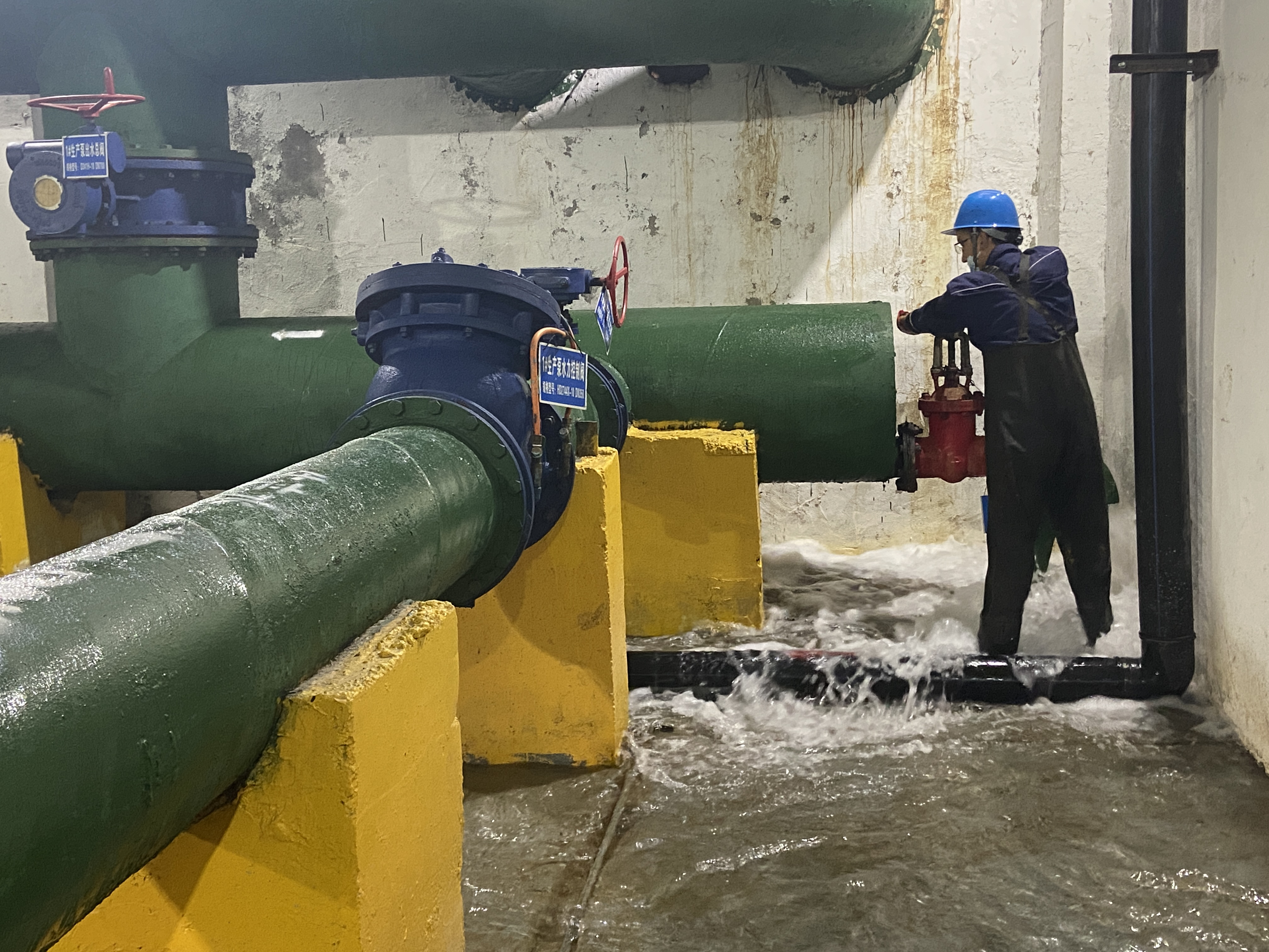 嘿,夜归人,这里有光...... 嘿,夜归人,这里有光......