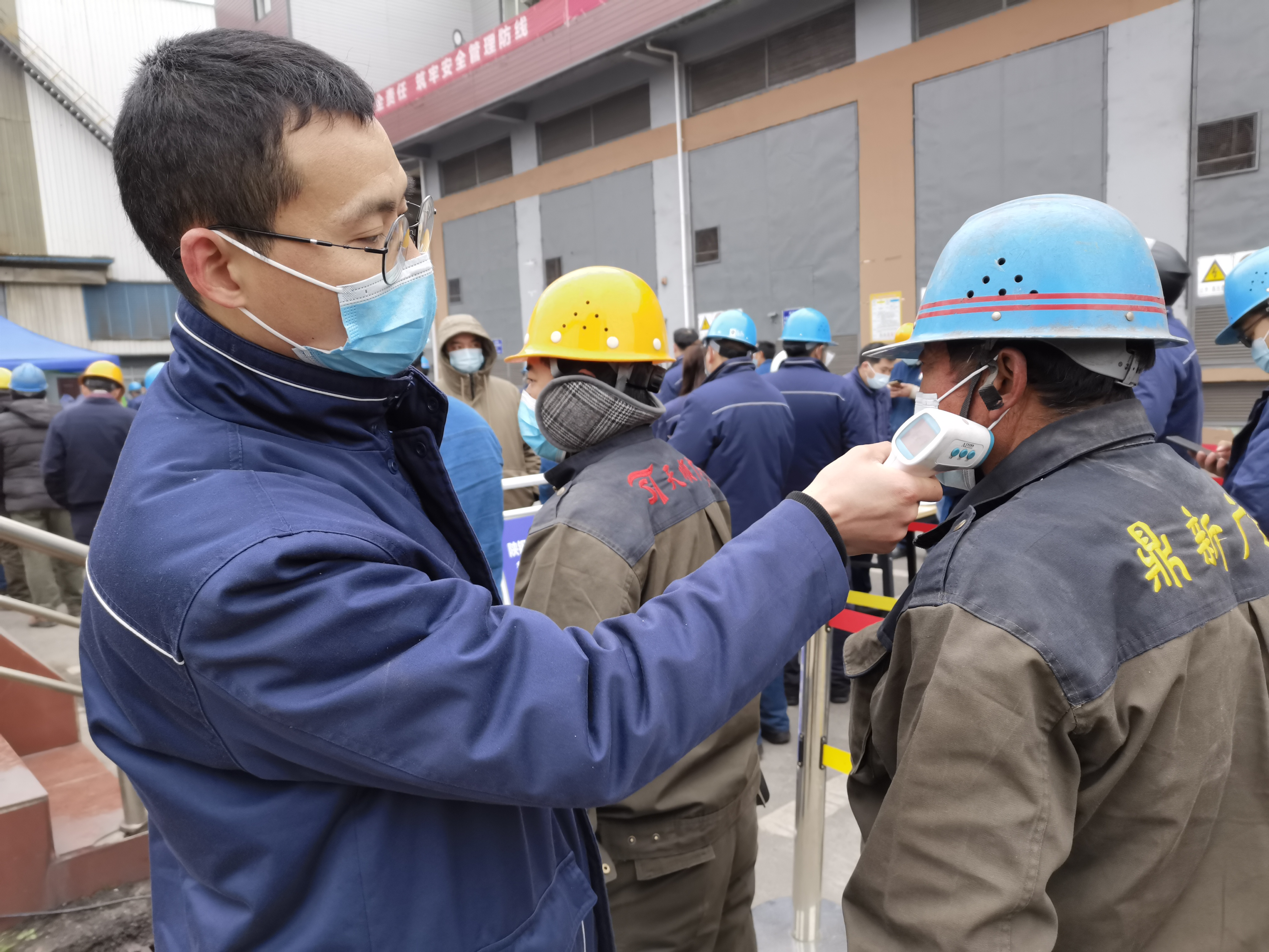 绷紧弦,拉满弓!炼钢厂严阵以待“疫”扫而空 绷紧弦,拉满弓!炼钢厂严阵以待“疫”扫而空