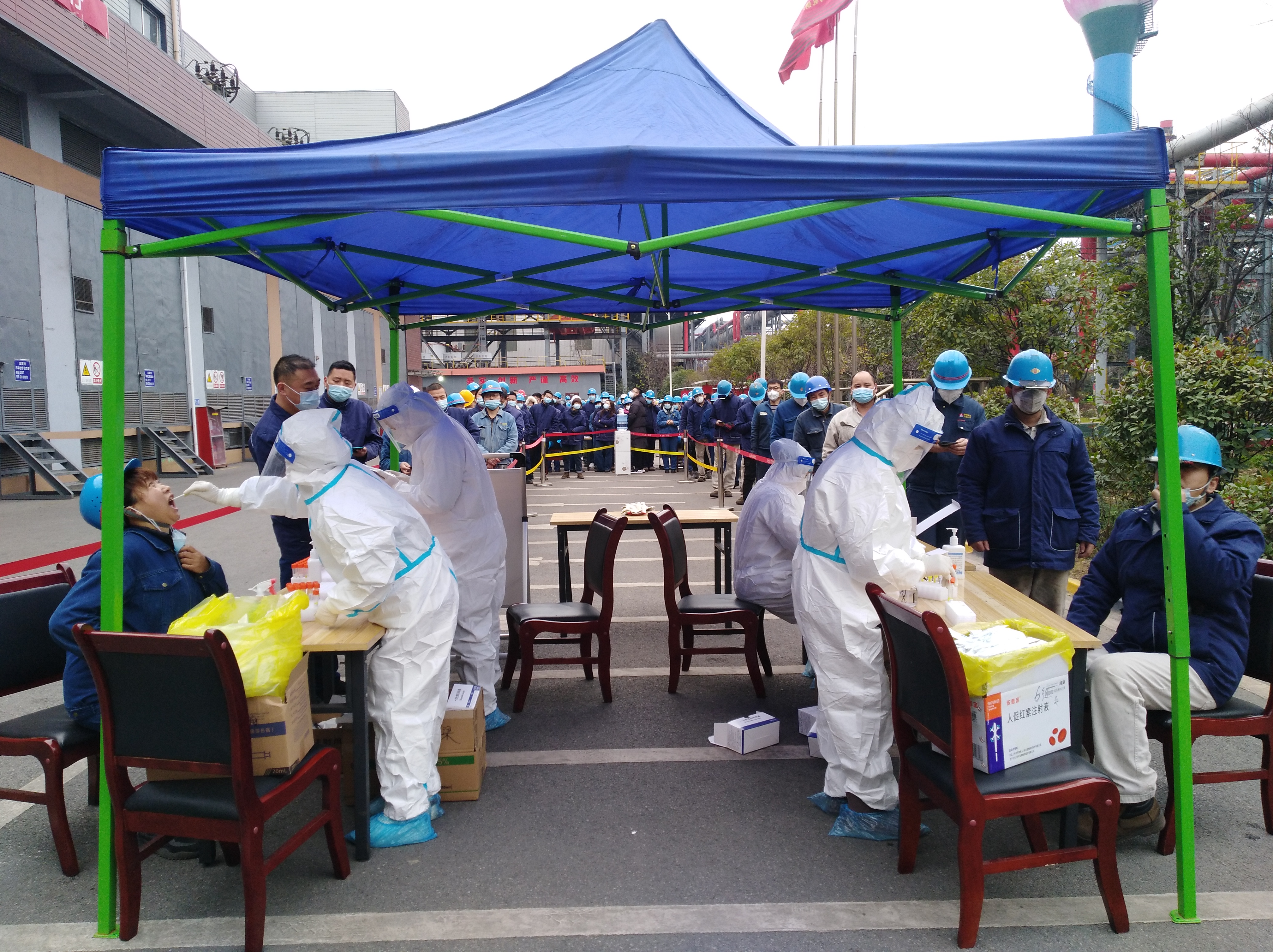 汉钢公司轧钢厂“红马甲”“黄袖章” “疫”路有爱更有担当 汉钢公司轧钢厂“红马甲”“黄袖章” “疫”路有爱更有担当