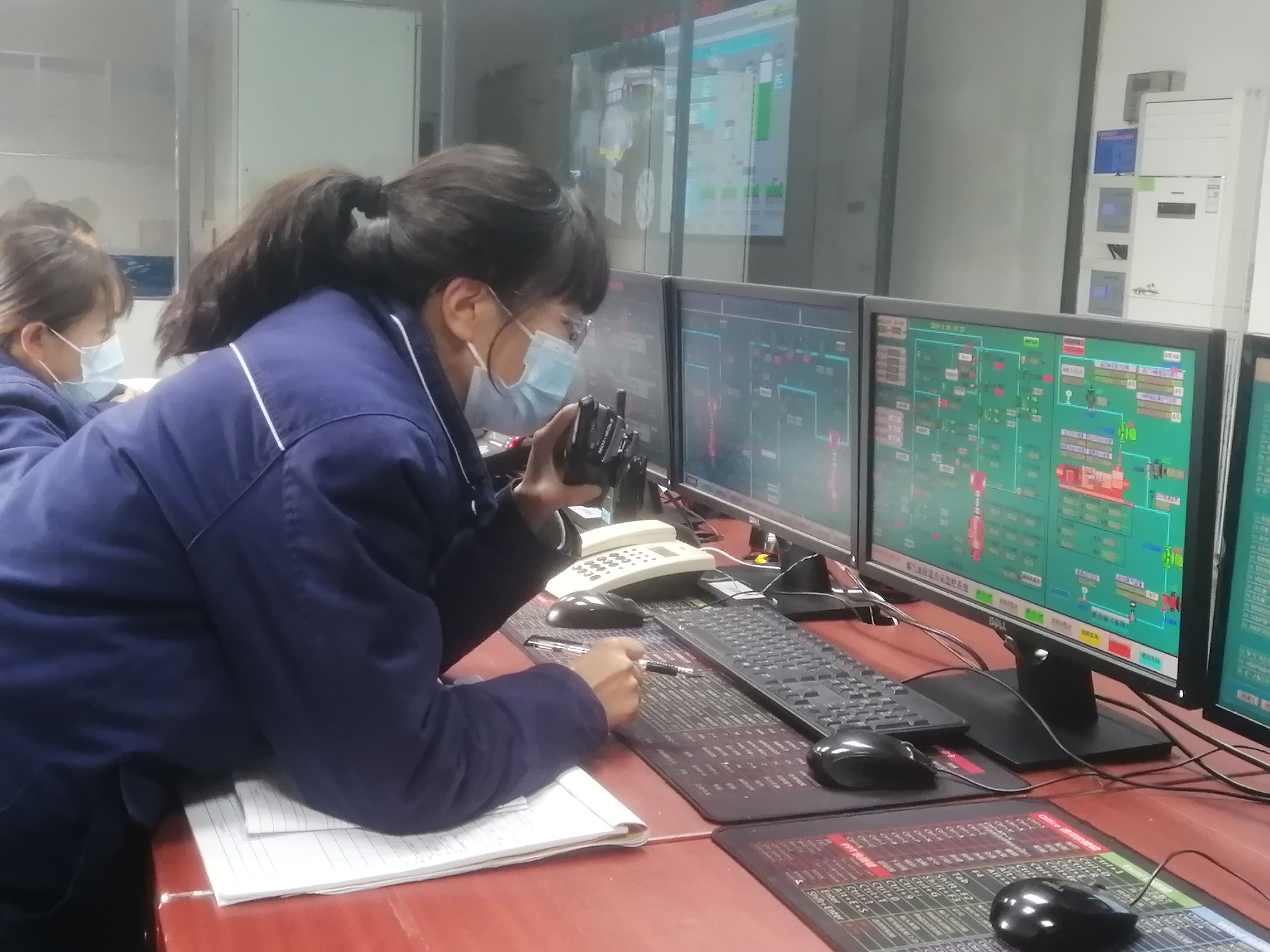 “小人物”彰显“大担当”