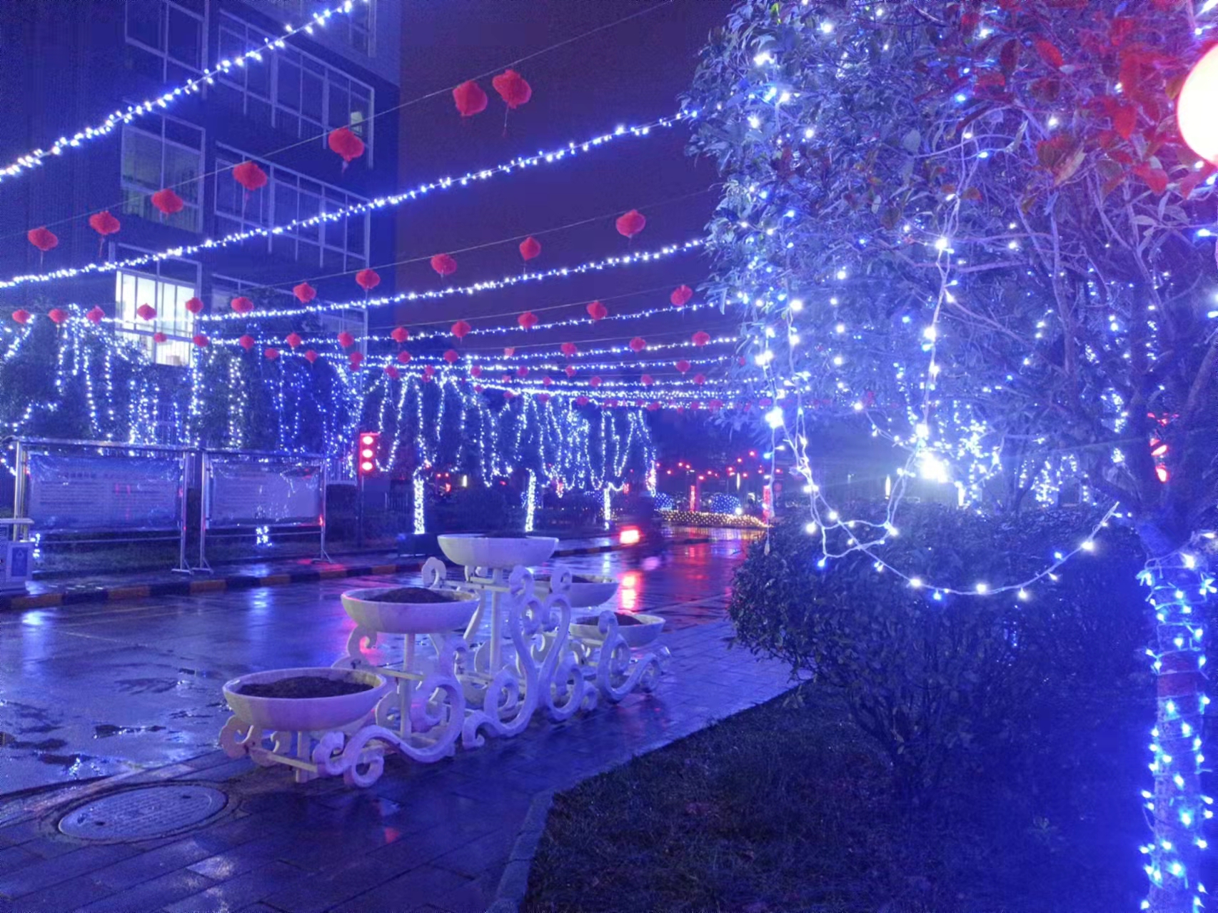 以厂为家，钟情相伴