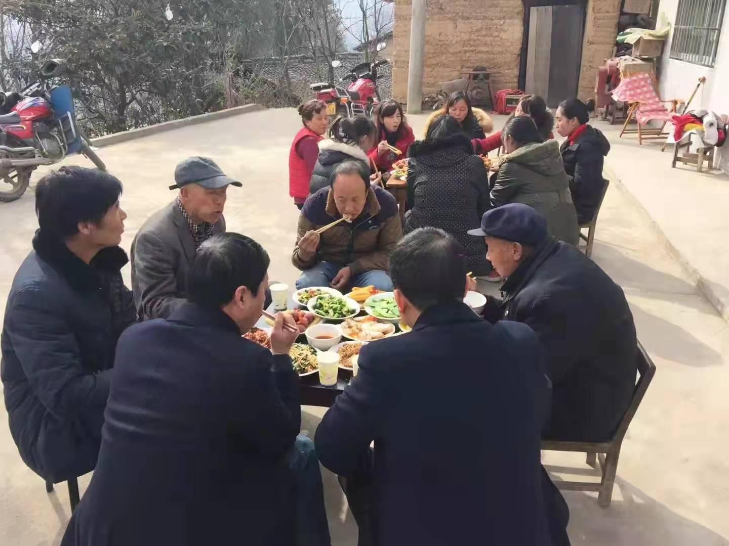 光影重叠,让“团圆年”留在瞬间 光影重叠,让“团圆年”留在瞬间