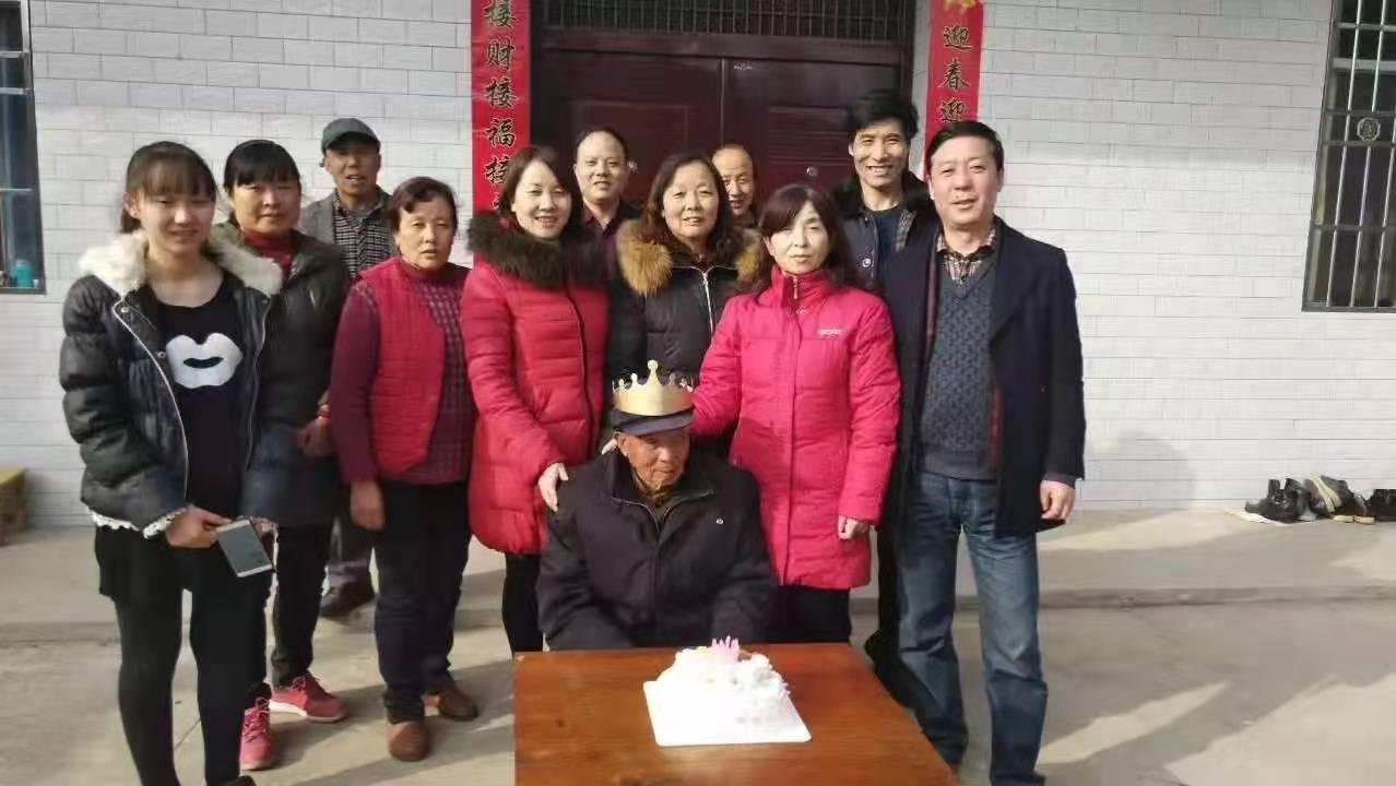 光影重叠,让“团圆年”留在瞬间 光影重叠,让“团圆年”留在瞬间