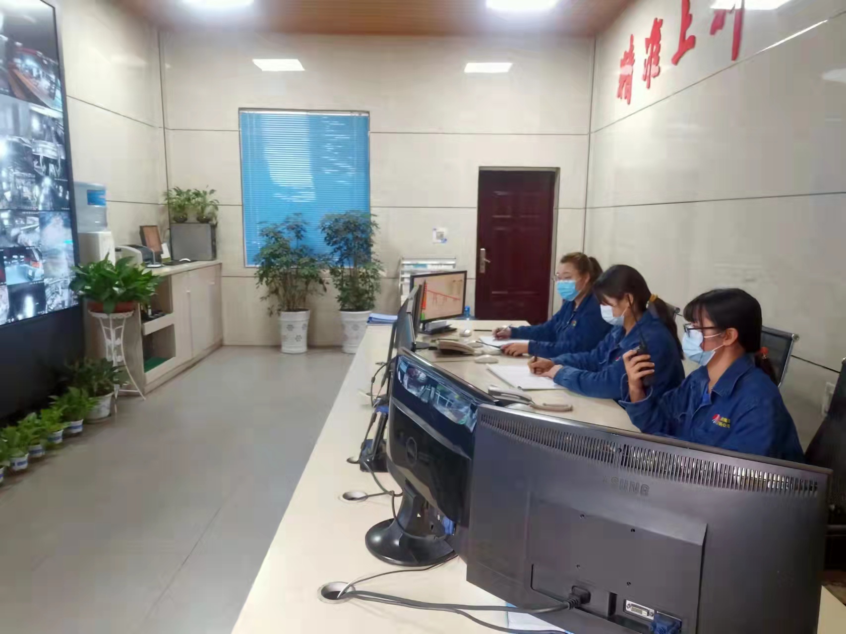 春节我在岗 坚守不打烊 春节我在岗 坚守不打烊