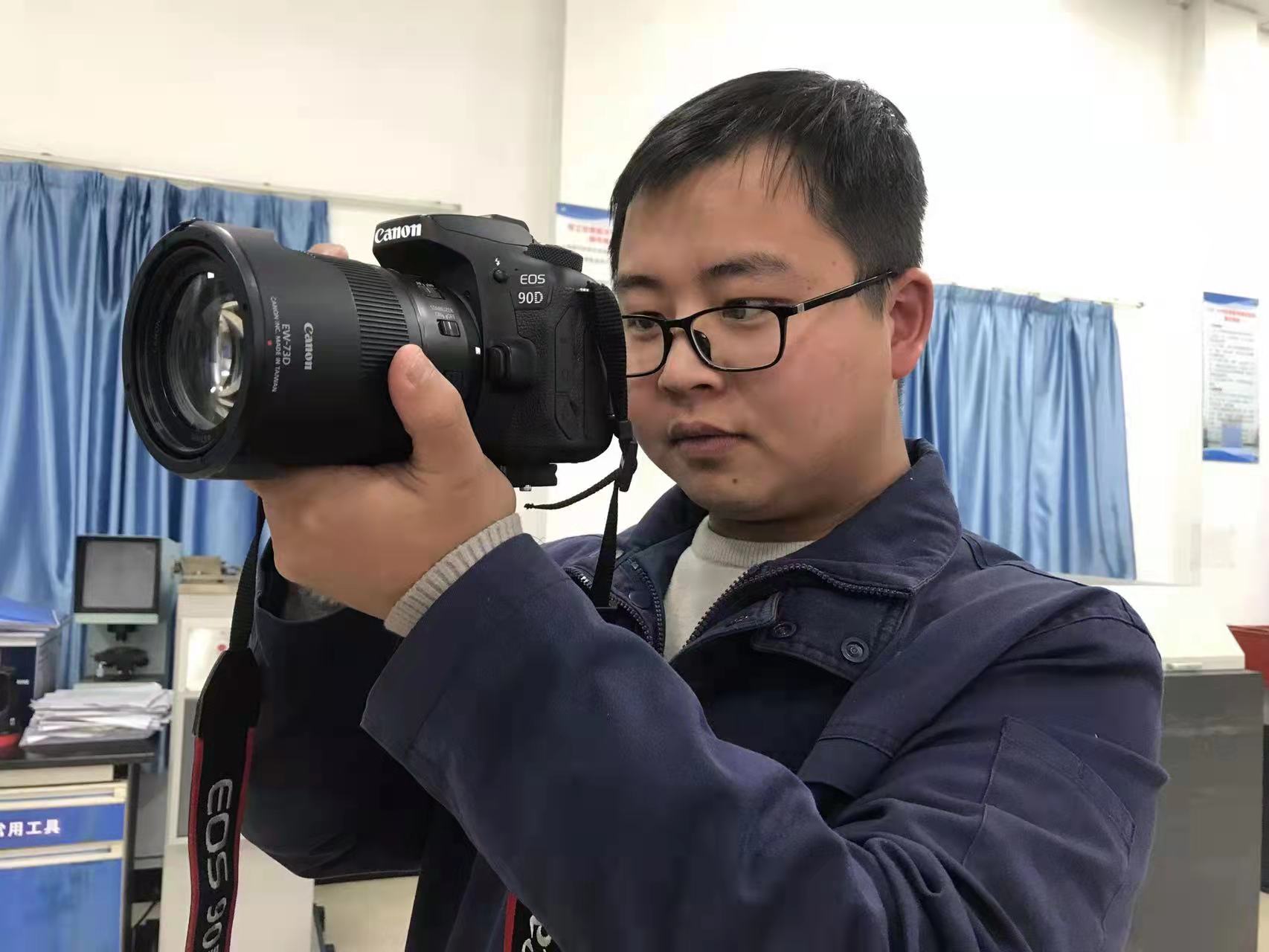 一样的节日 不变的坚守 一样的节日 不变的坚守