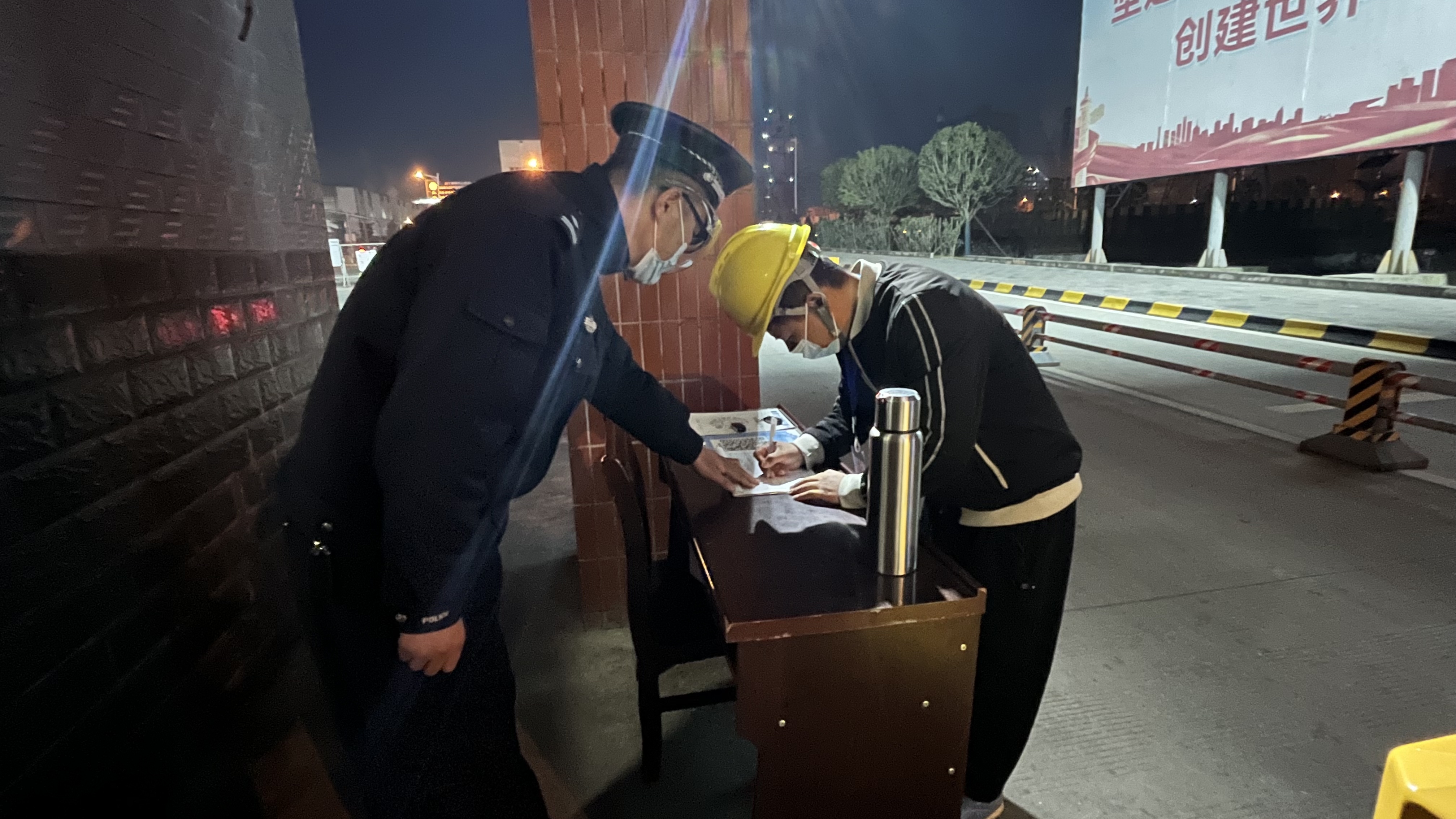 守岗尽责有担当 擎旗奋进铸忠魂 守岗尽责有担当 擎旗奋进铸忠魂