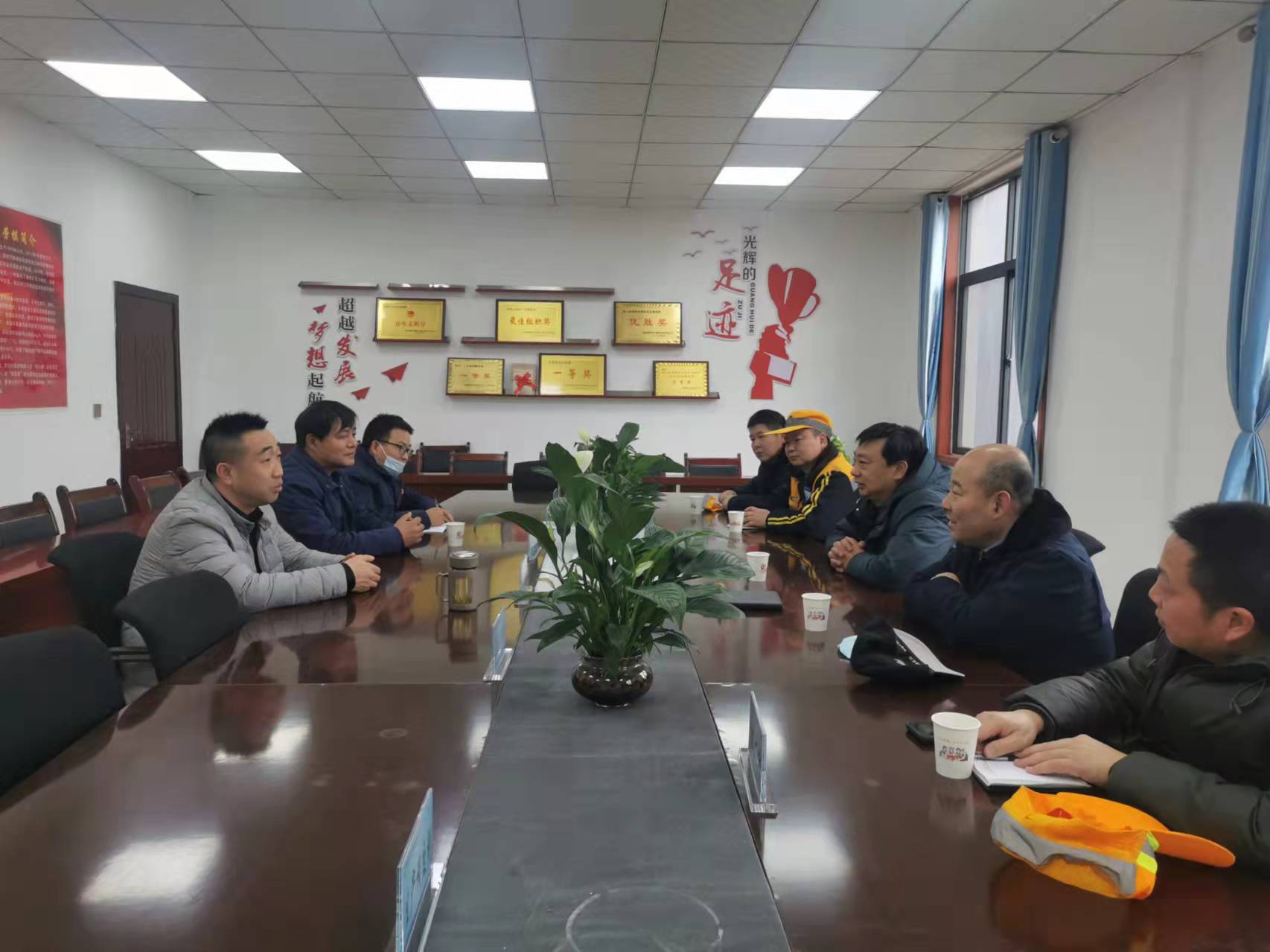 安康车务段段长汤斌一行到物流中心调研指导工作