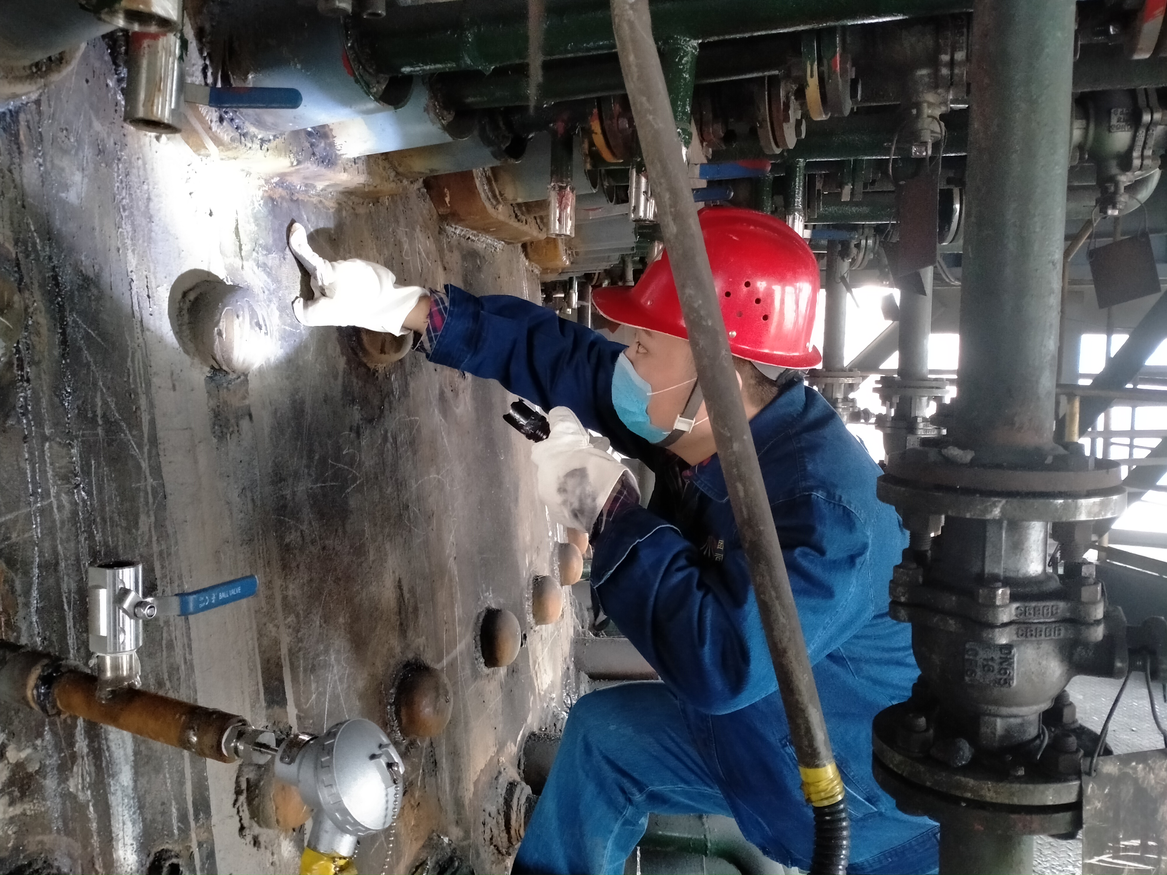 铁肩担使命,炉火映初心 -----记汉钢公司炼铁厂首席炉长张小帅 铁肩担使命,炉火映初心 -----记汉钢公司炼铁厂首席炉长张小帅