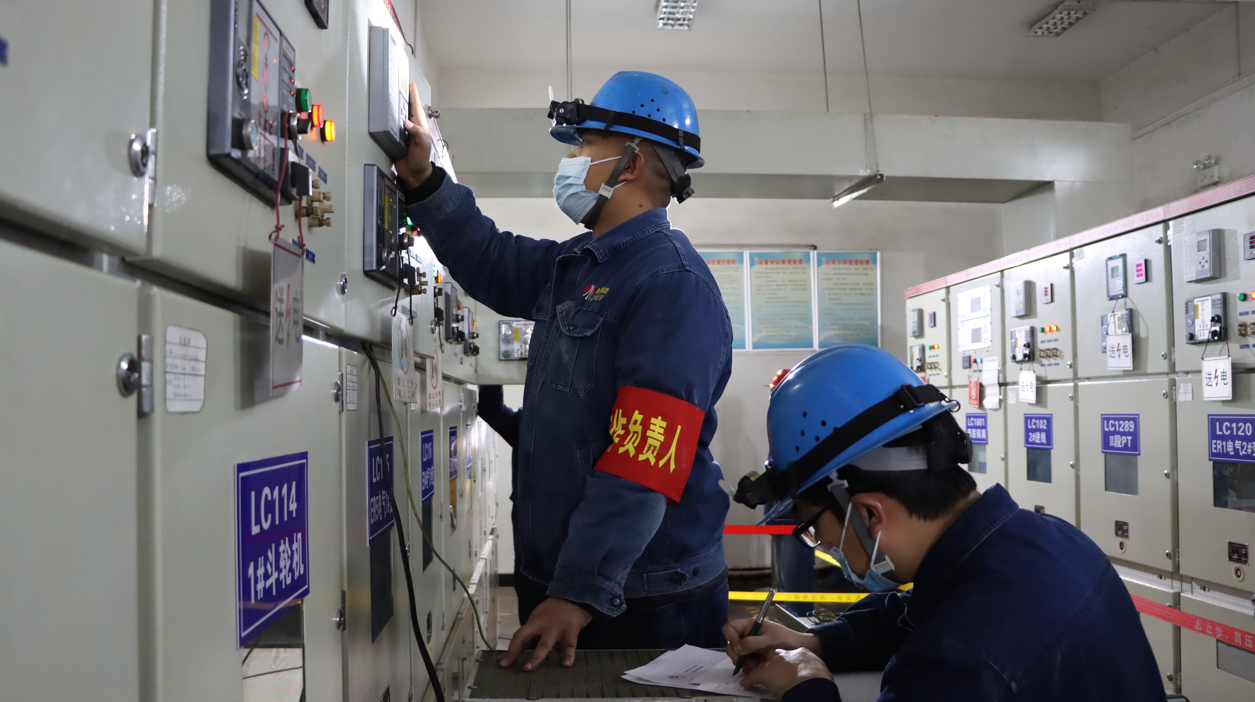 检修掠影：寒风冷雨中，有他们暖心守护