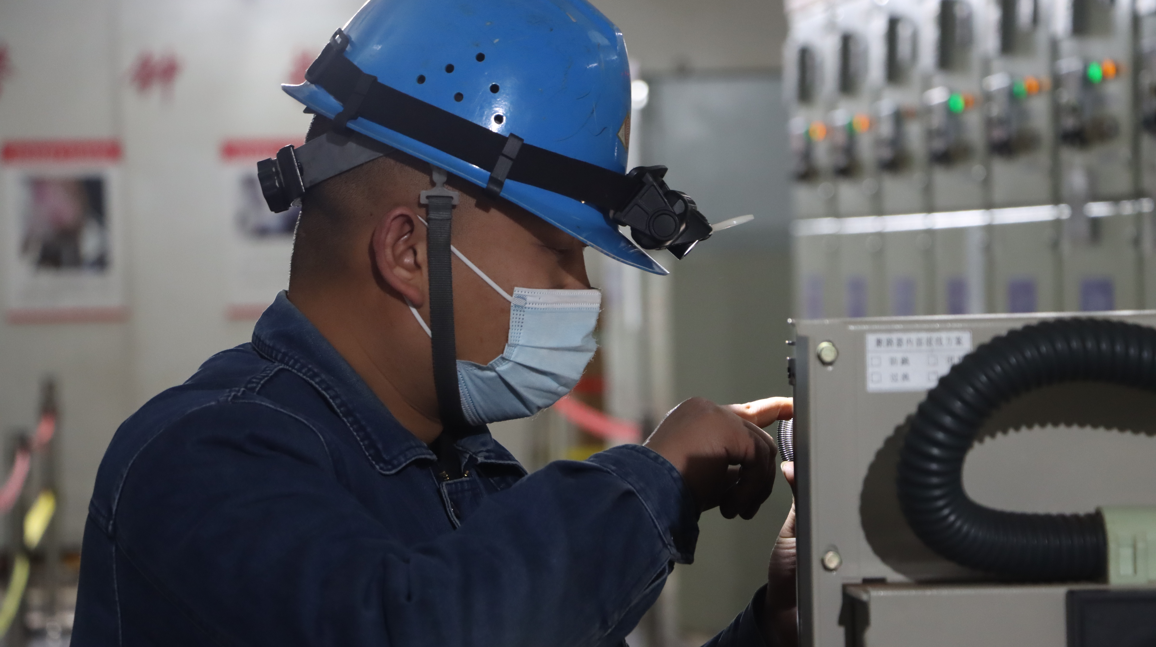 检修掠影：寒风冷雨中，有他们暖心守护