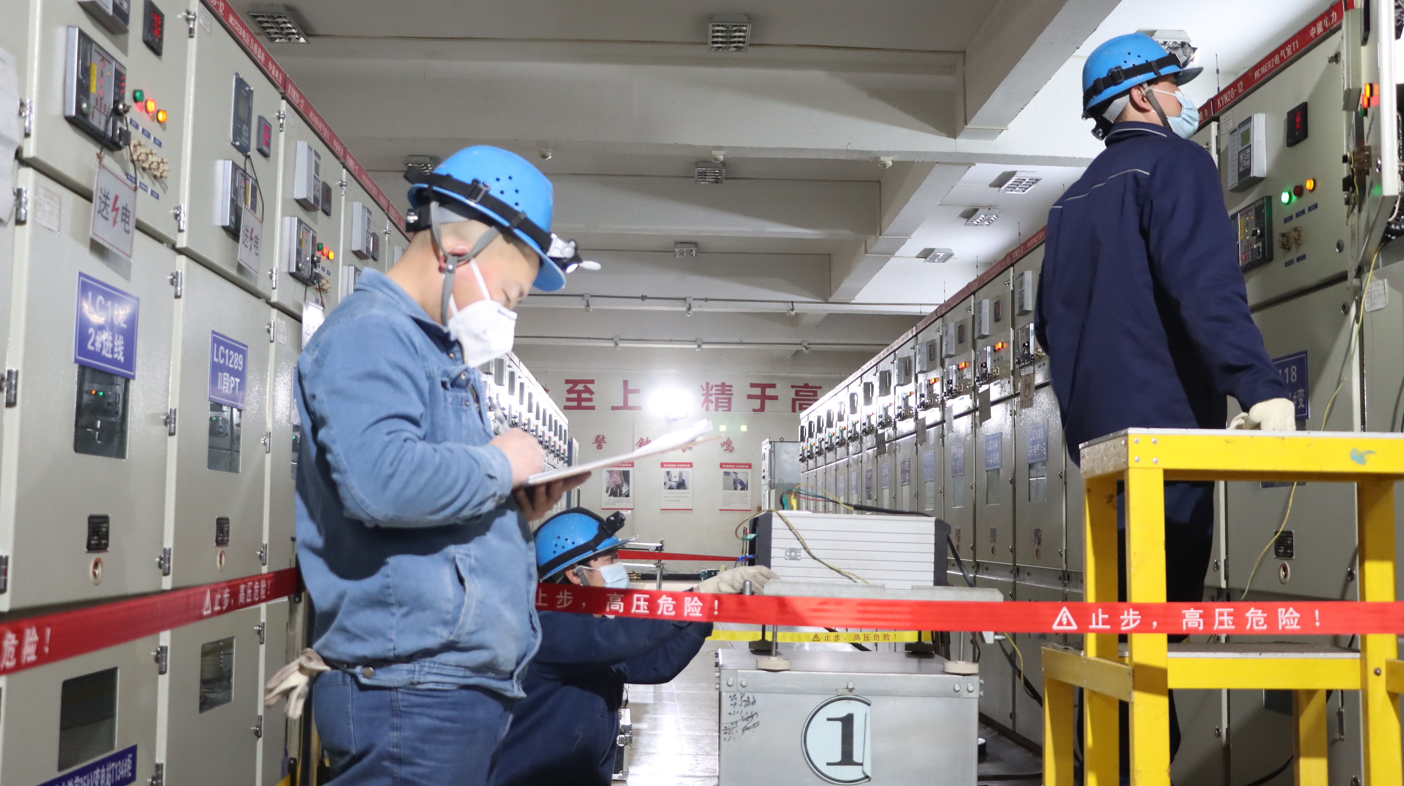 检修掠影：寒风冷雨中，有他们暖心守护