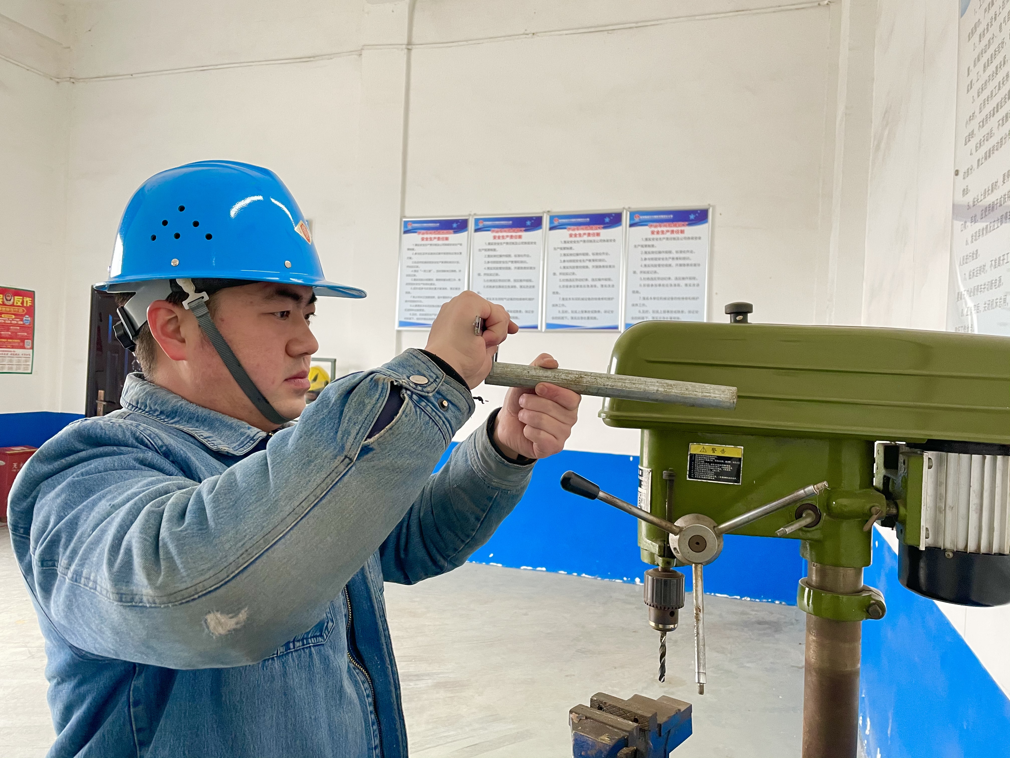 这张“春耕图”里 有最美的你 这张“春耕图”里 有最美的你