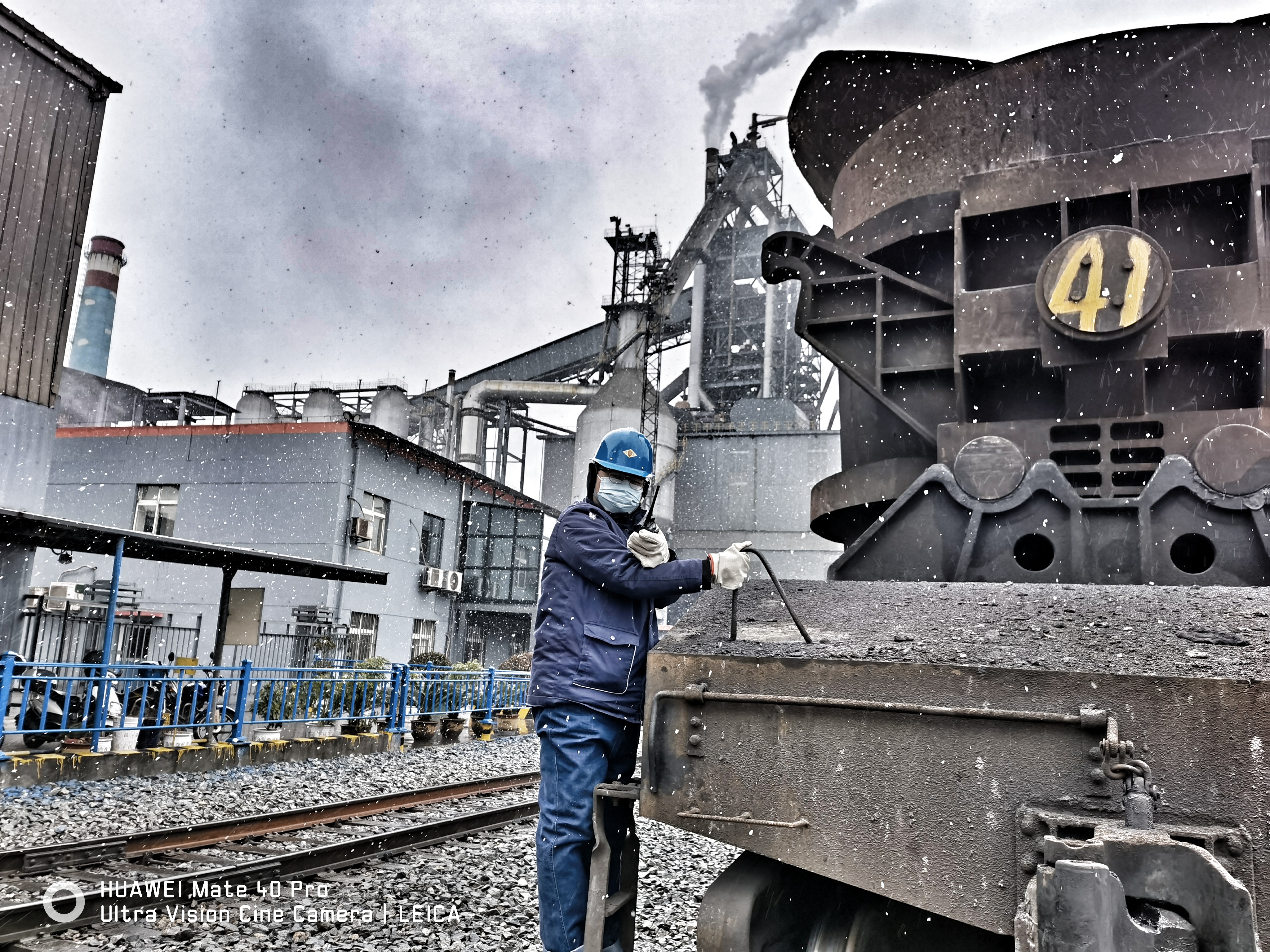 致敬!雨雪中的钢铁战士 致敬!雨雪中的钢铁战士