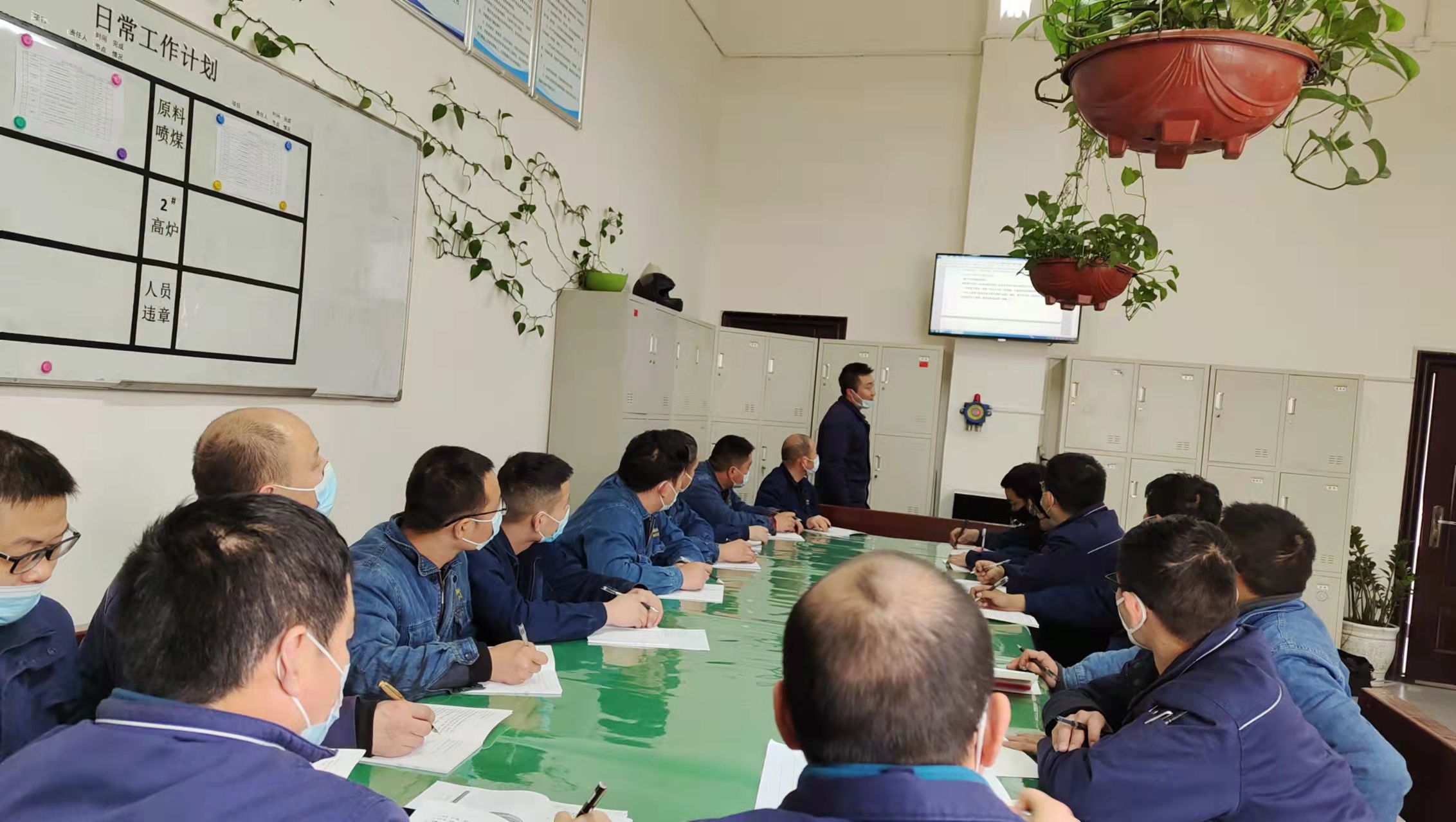 “三板斧”打造创新班组