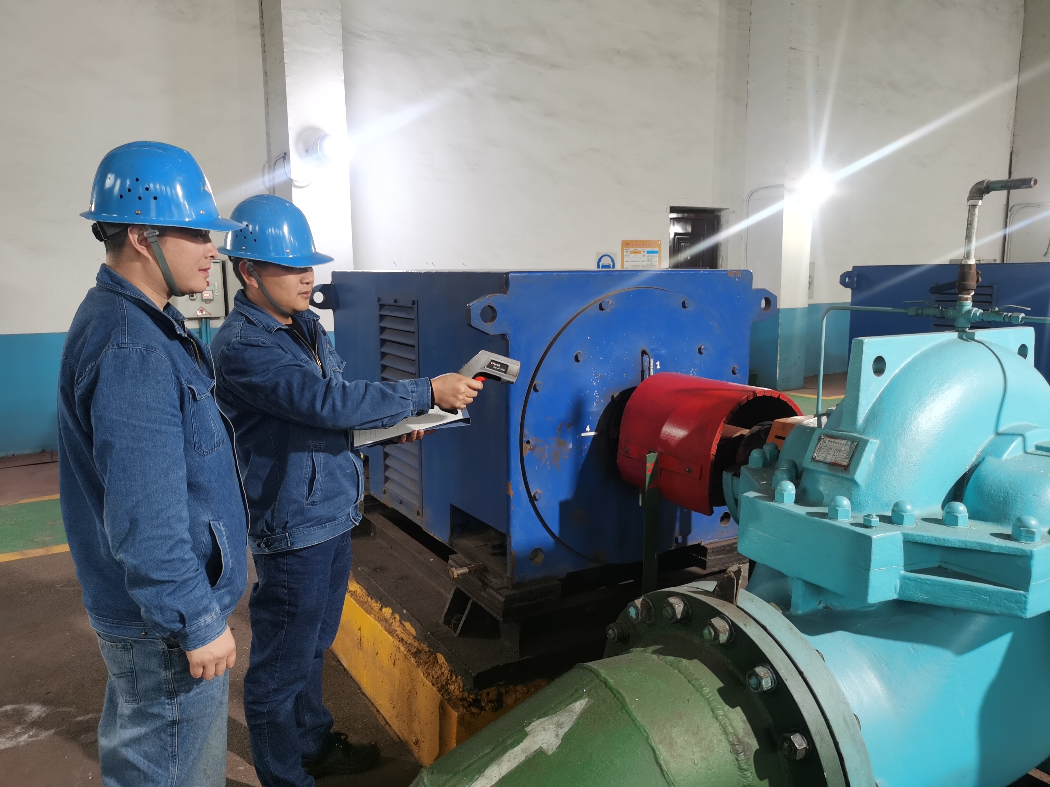 为“顶梁柱”铺就“星光大道”