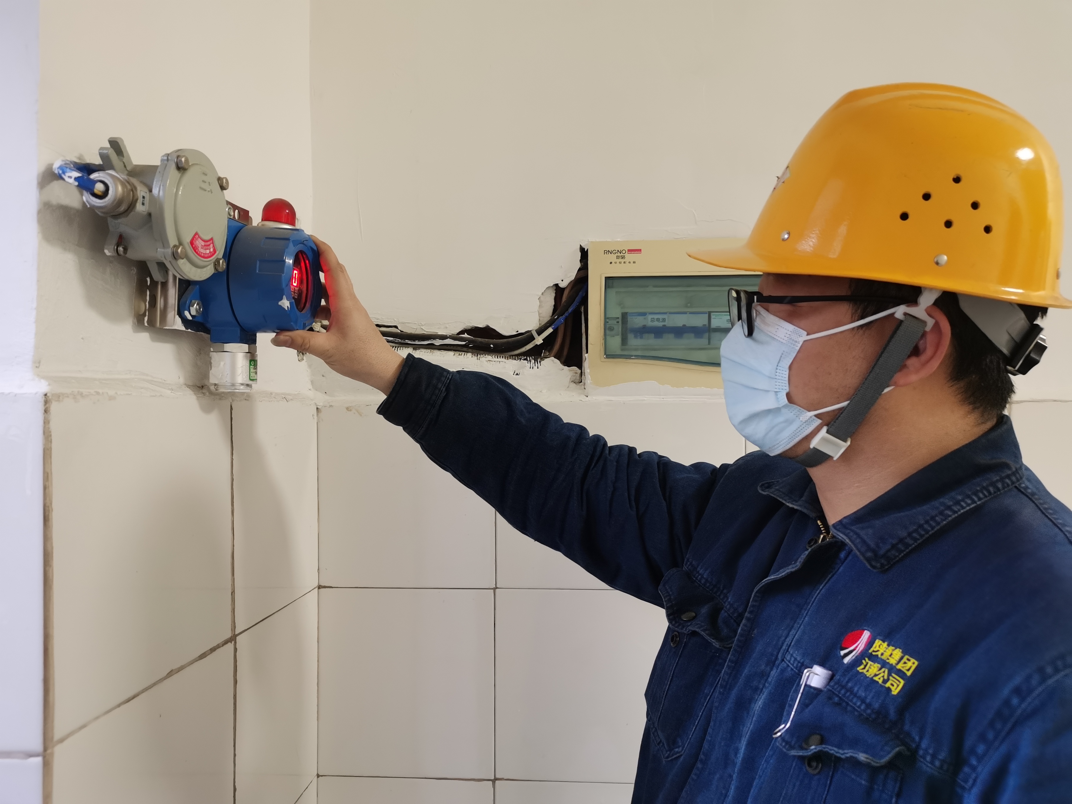 这个安全员,我们服! 这个安全员,我们服!