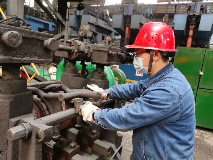 “铁人”精神绽放时代光芒  奋斗的红旗永不褪色 ——记2021年陕钢集团“先进工作者”黄超