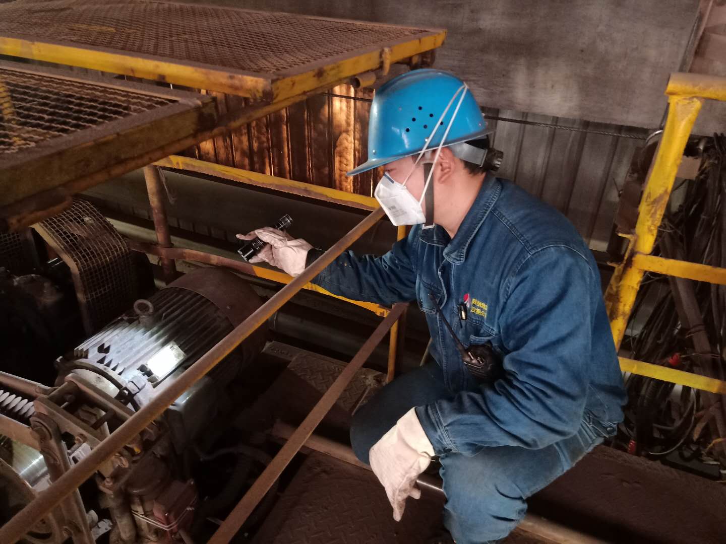 黑暗中的逆行人 黑暗中的逆行人