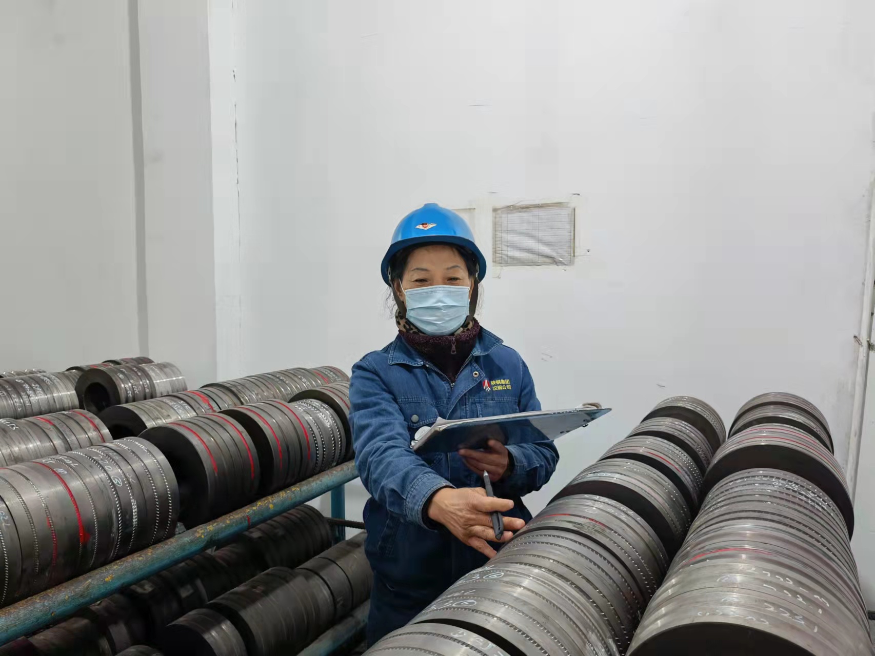 柔肩担重任 巾帼绽芳华 柔肩担重任 巾帼绽芳华