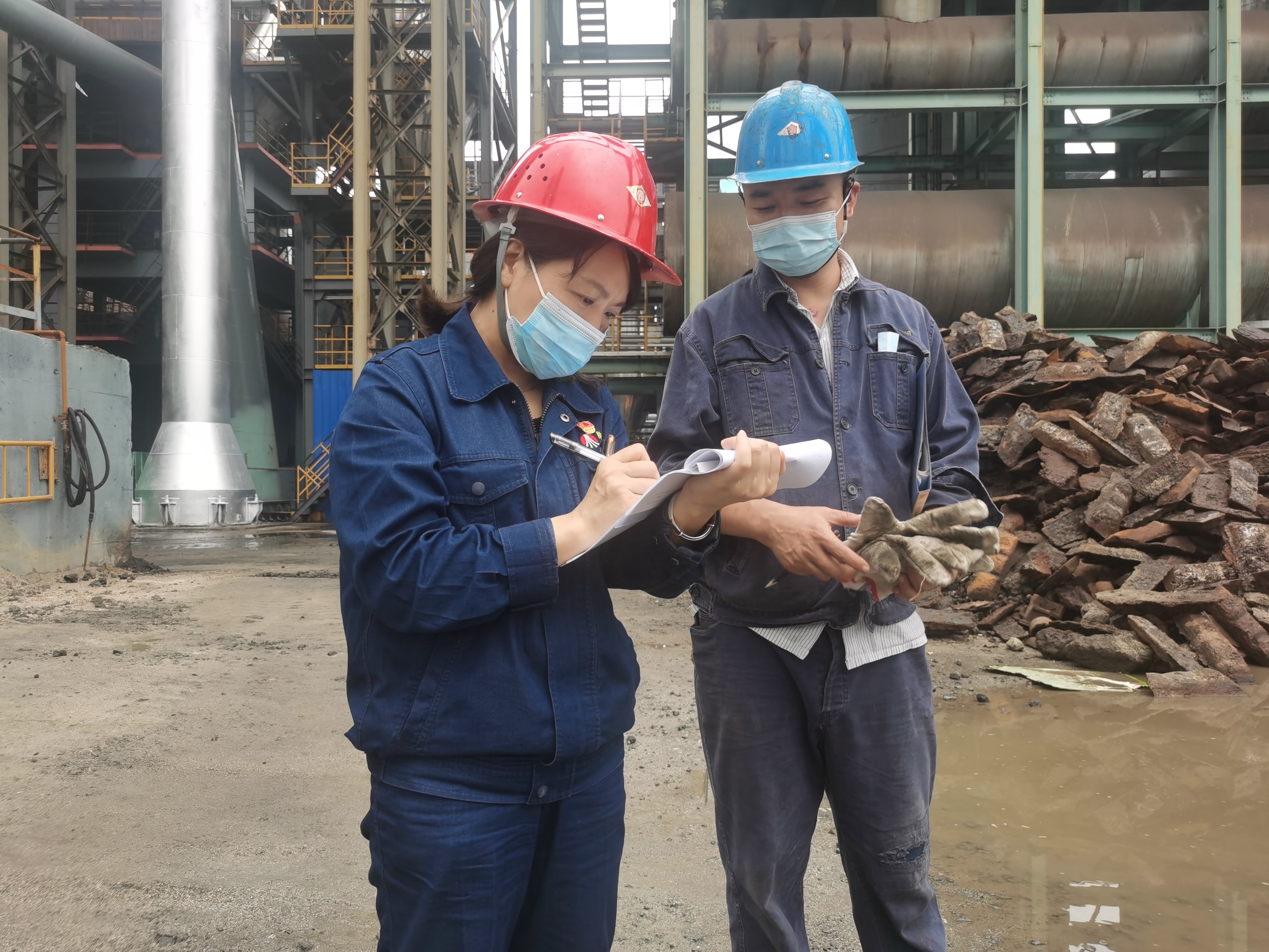 陕钢女工，汉江河边一抹娇艳