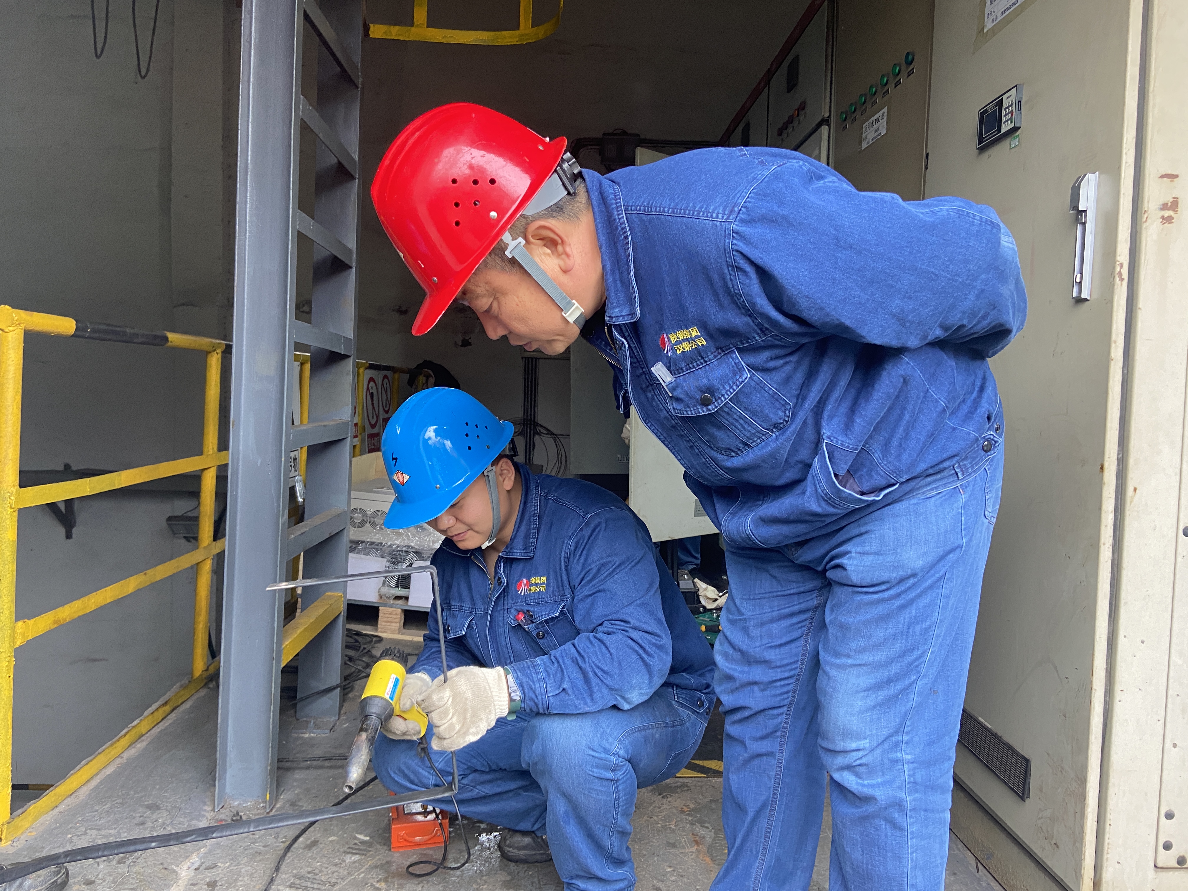 举旗定向 劲吹“廉洁风” 举旗定向 劲吹“廉洁风”